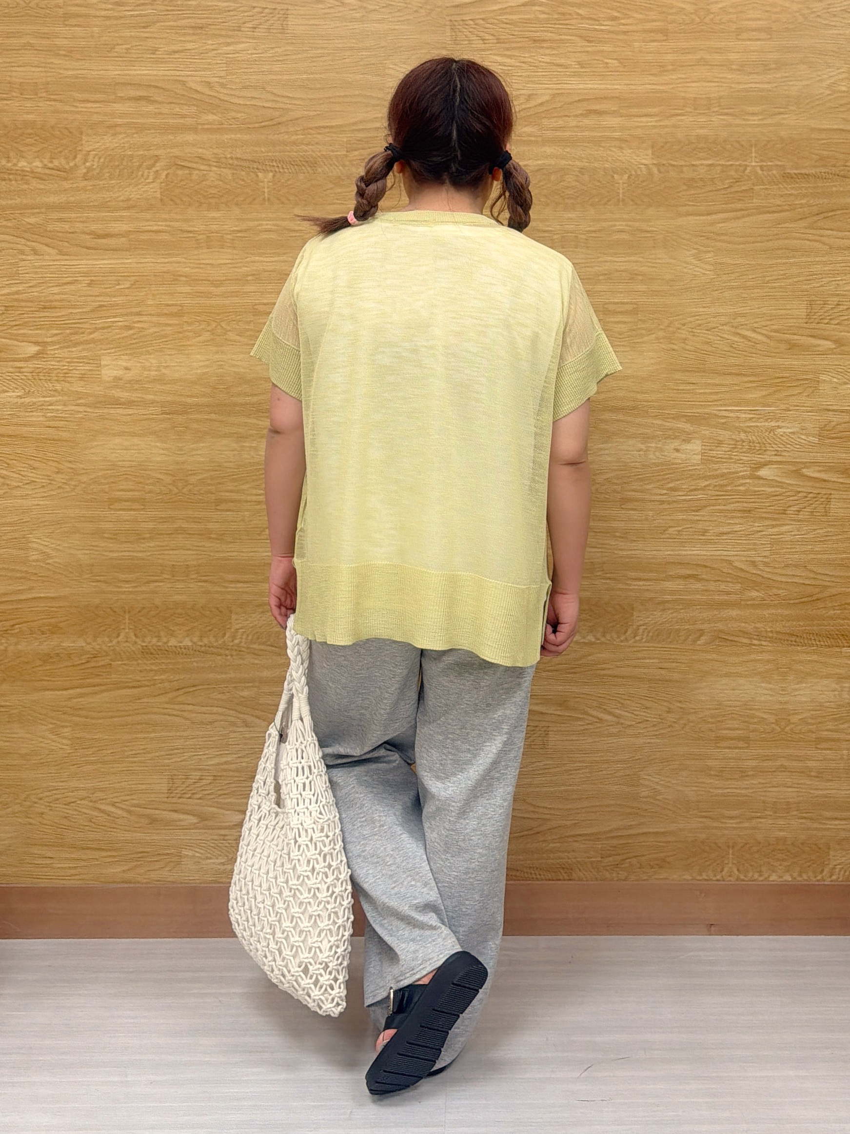 ぁむさんの「SHOO･LA･RUE｜【2点セット/S-LL/体型カバー】さらりと涼し気 シアーニット+タンクトップ」を使ったコーディネート