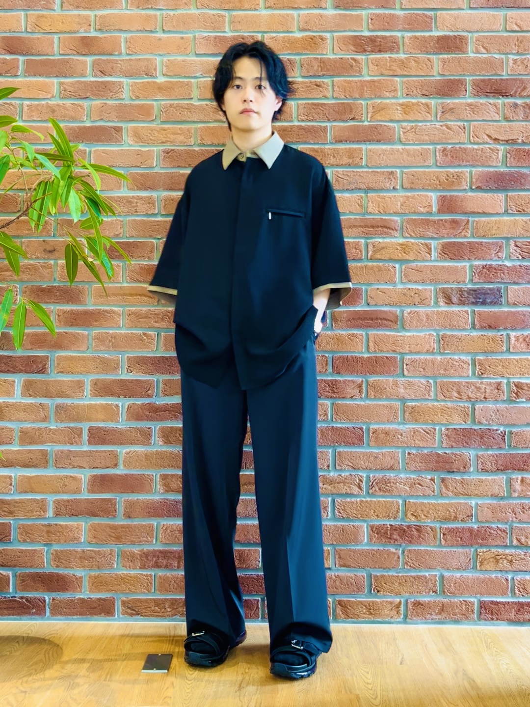 ワッキーさんの「tk.TAKEO KIKUCHI｜【さらりタッチ】クレリックレギュラーシャツ/ドレープ/配色襟/バイカラー/美シルエット/夏服」を使ったコーディネート