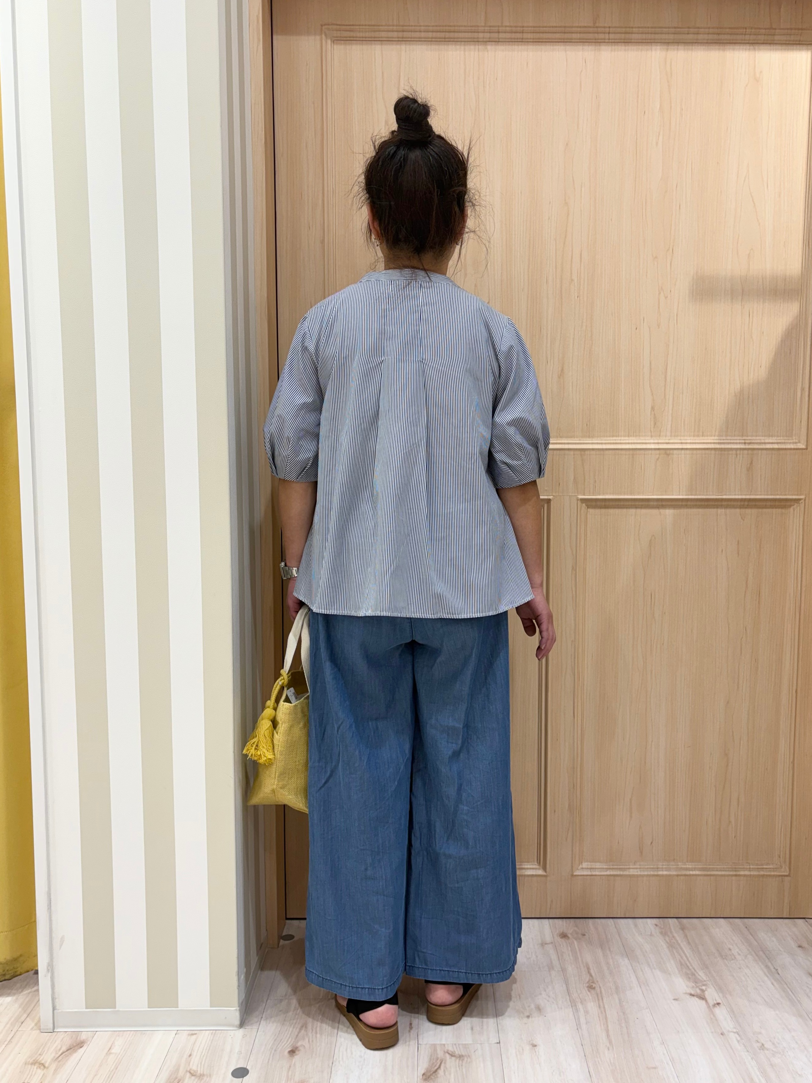 モランさんの「SHOO･LA･RUE｜【高レビュー/洗濯後しわになりにくい/インせず着られる】自然に体型カバー 麻調ペプラムブラウス」を使ったコーディネート