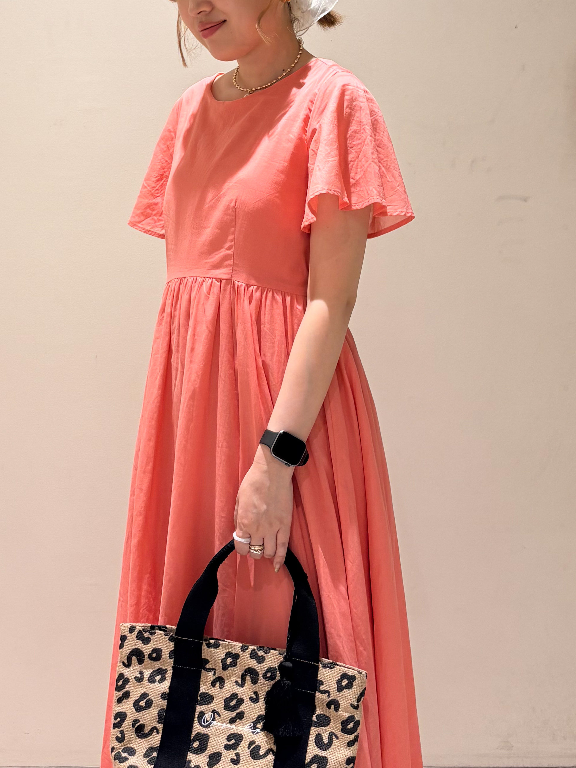 みきちぃさんの「OPAQUE.CLIP｜フレアスリーブ フィット＆フレアサマードレス【洗濯機OK】」を使ったコーディネート