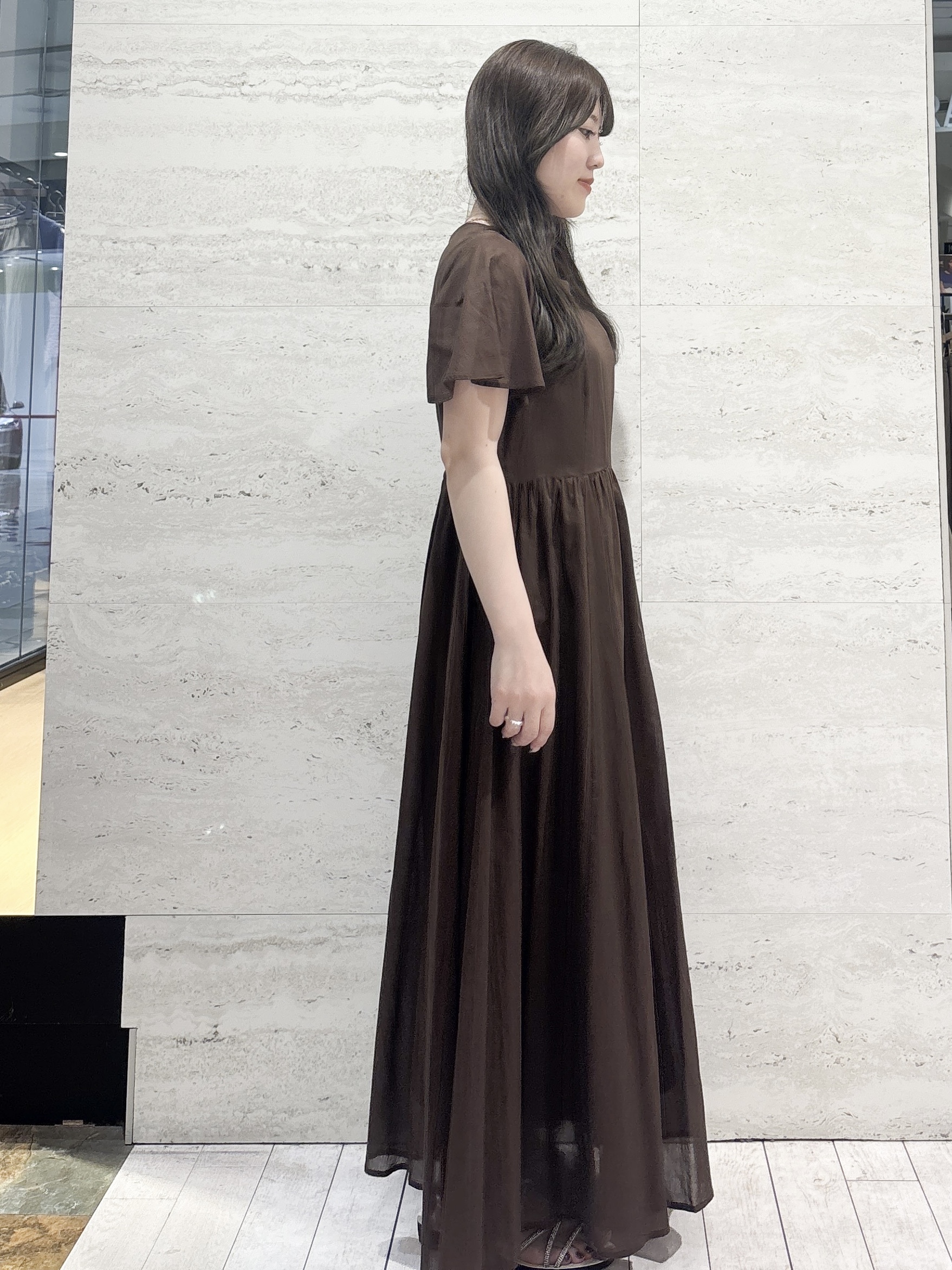 かほさんの「OPAQUE.CLIP｜フレアスリーブ フィット＆フレアサマードレス【洗濯機OK】」を使ったコーディネート