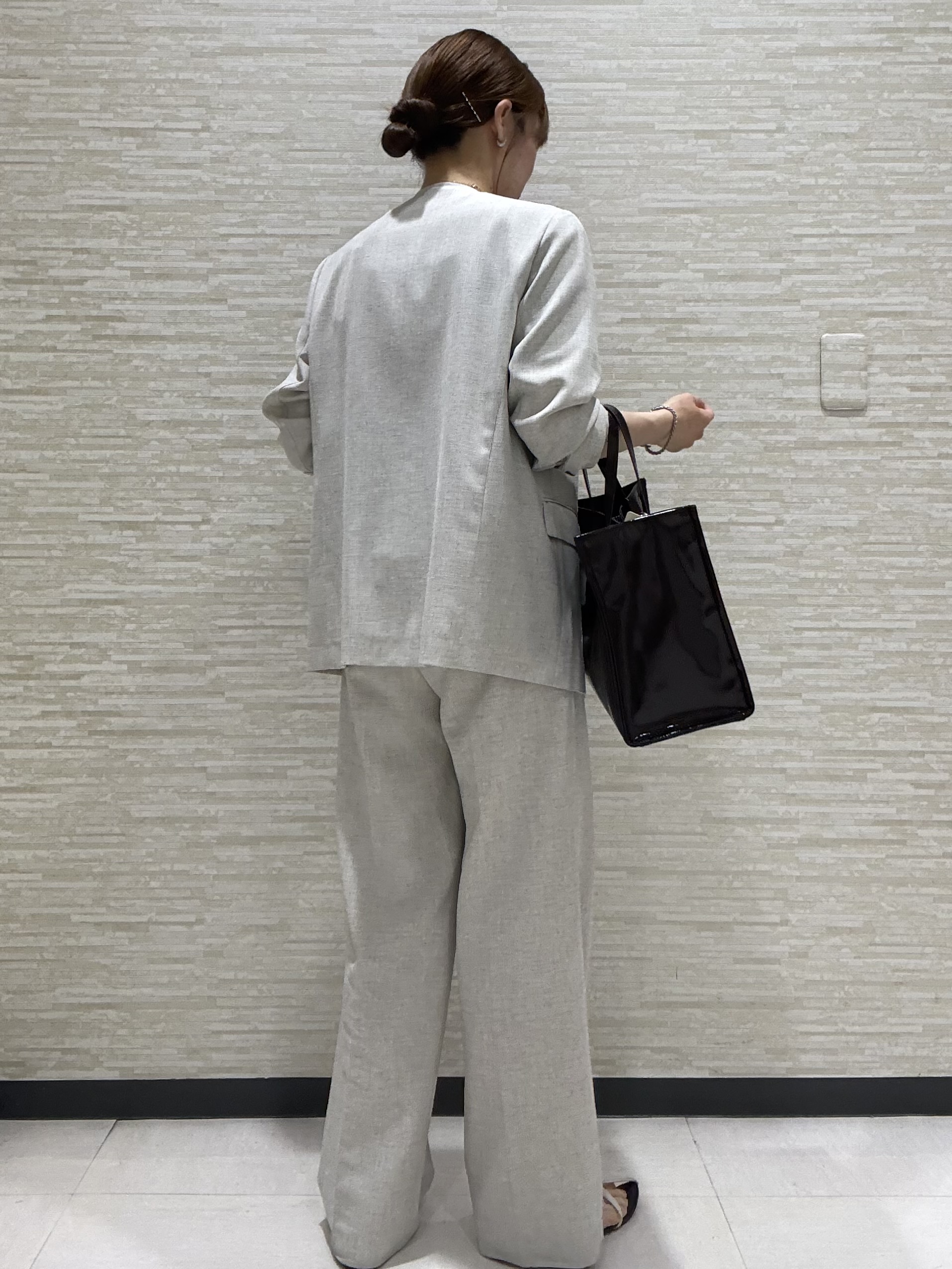 Kataさんの「UNTITLED｜◆【さらりと快適/セットアップ可/UV/接触冷感】スラブカラーレスジャケット」を使ったコーディネート