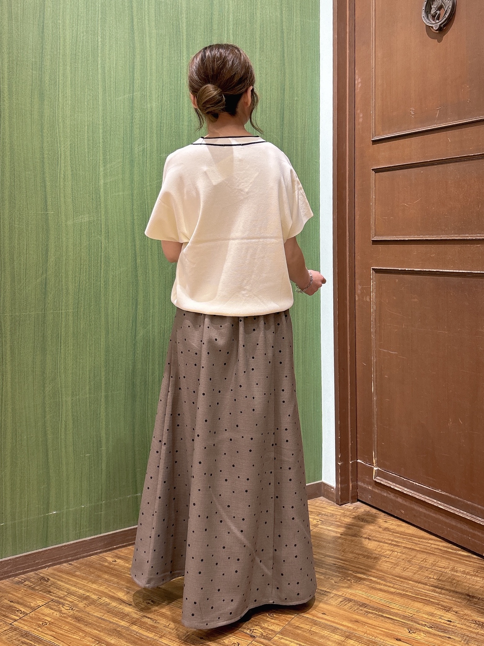 かおりさんの「SHOO･LA･RUE｜【高レビュー/毎日洗える/UV】二の腕も隠せる 配色ボウタイニット」を使ったコーディネート