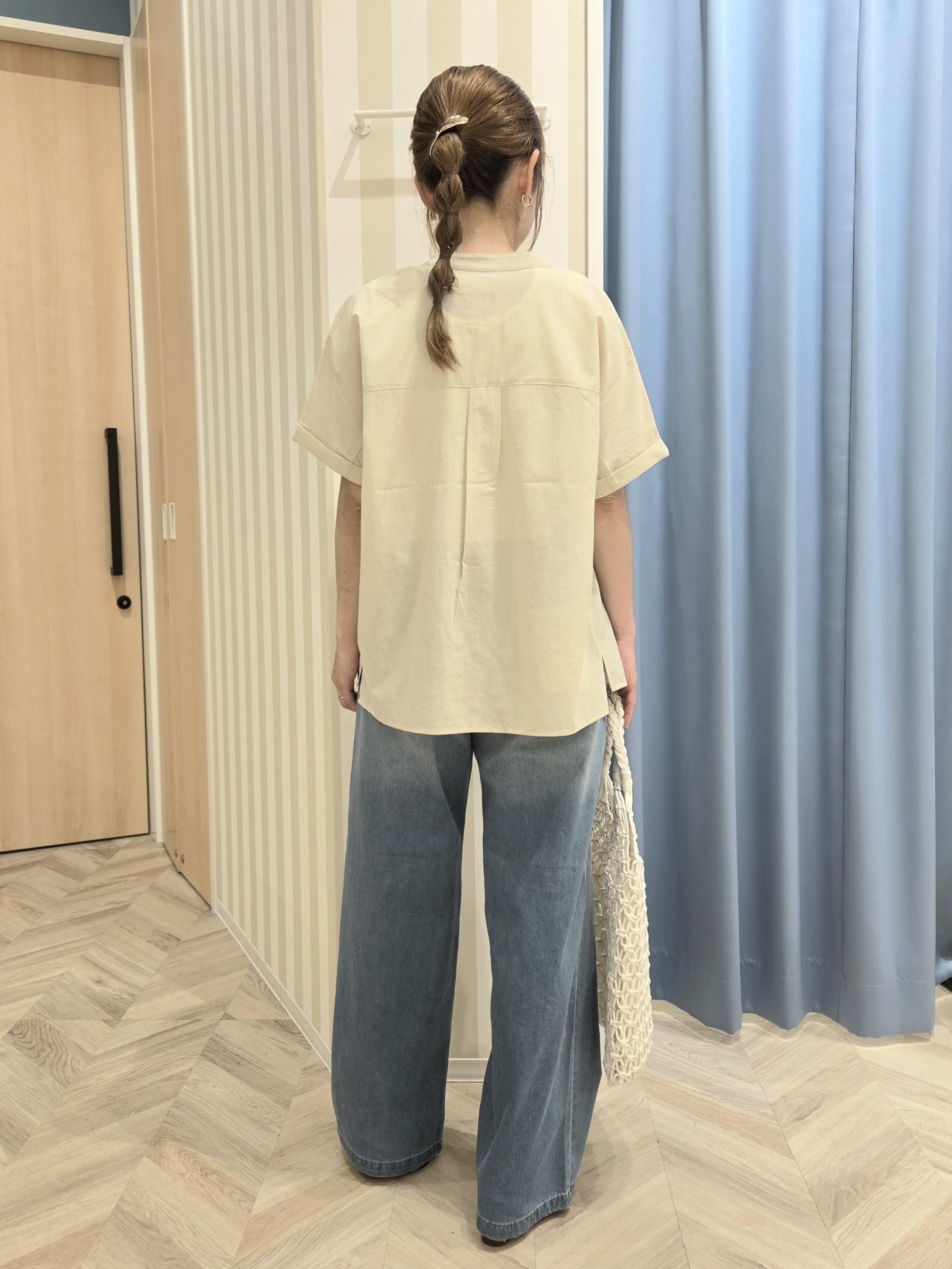 Ikumiさんの「SHOO･LA･RUE｜【通気性〇/UV/S-LL】風が通り抜ける 半袖バンドカラーシアーシャツ」を使ったコーディネート