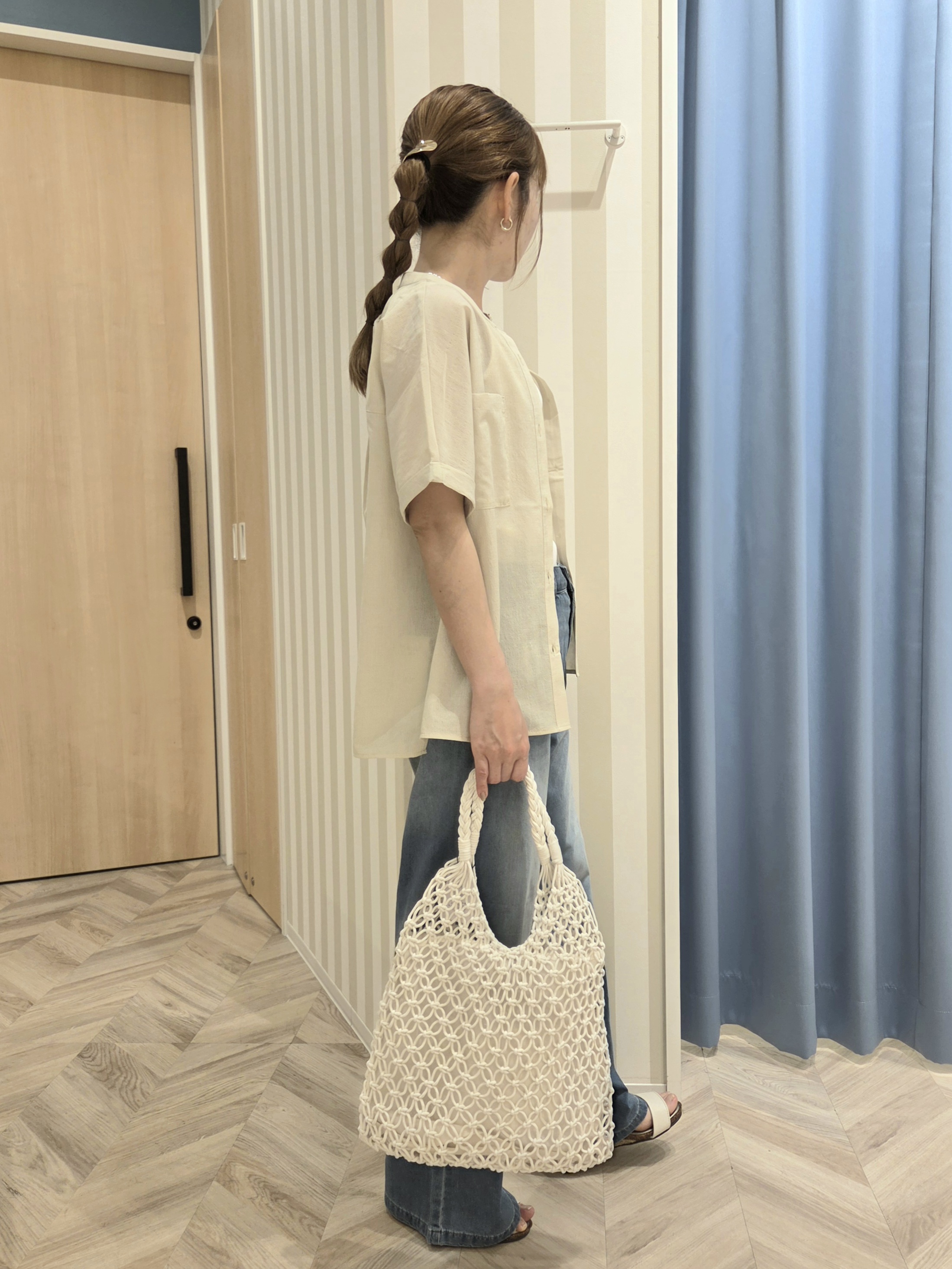 Ikumiさんの「SHOO･LA･RUE｜【通気性〇/UV/S-LL】風が通り抜ける 半袖バンドカラーシアーシャツ」を使ったコーディネート