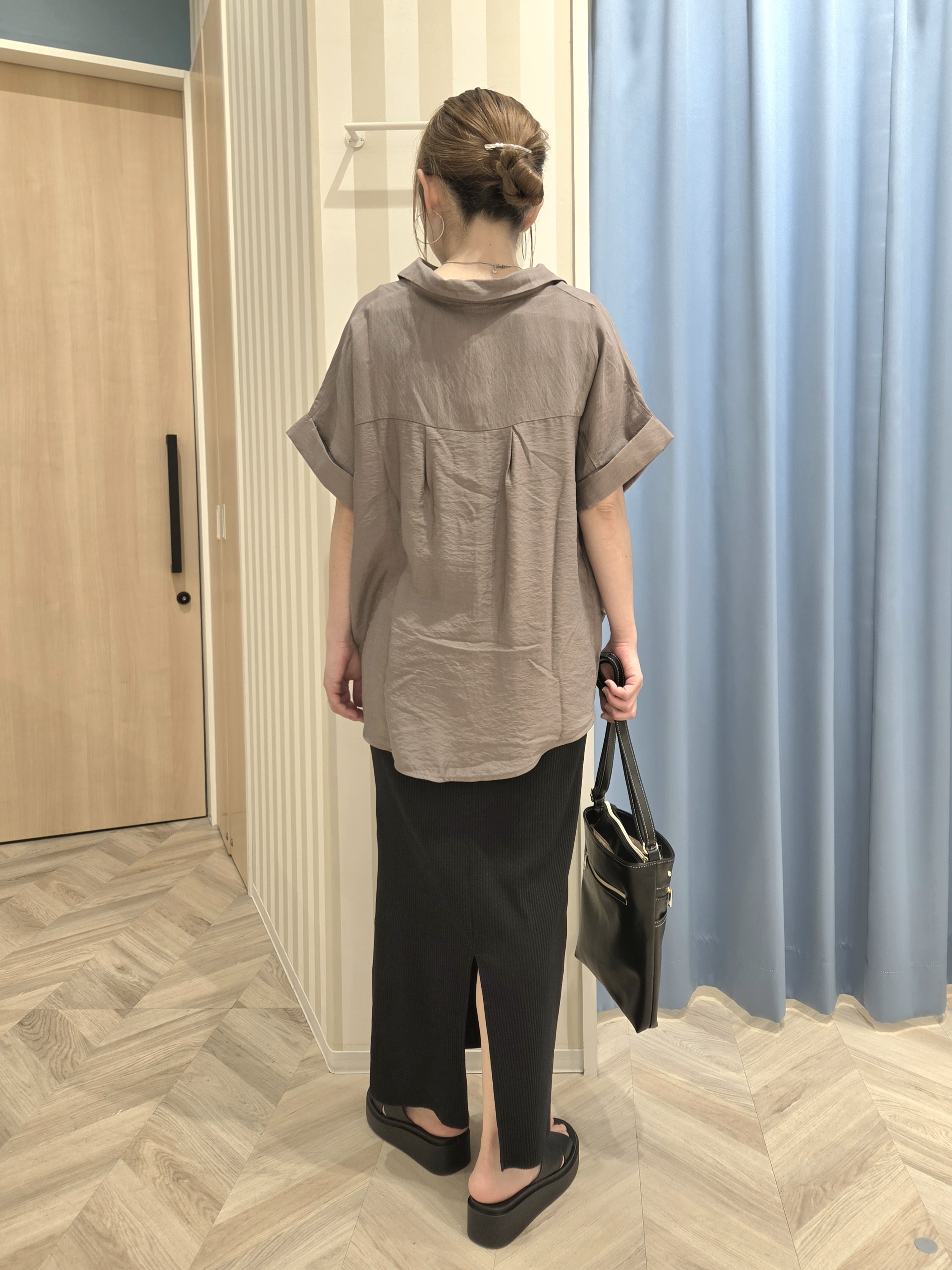 Ikumiさんの「SHOO･LA･RUE｜【S-LL/洗濯機可】インせず着られる 裾タック スキッパーシャツ」を使ったコーディネート
