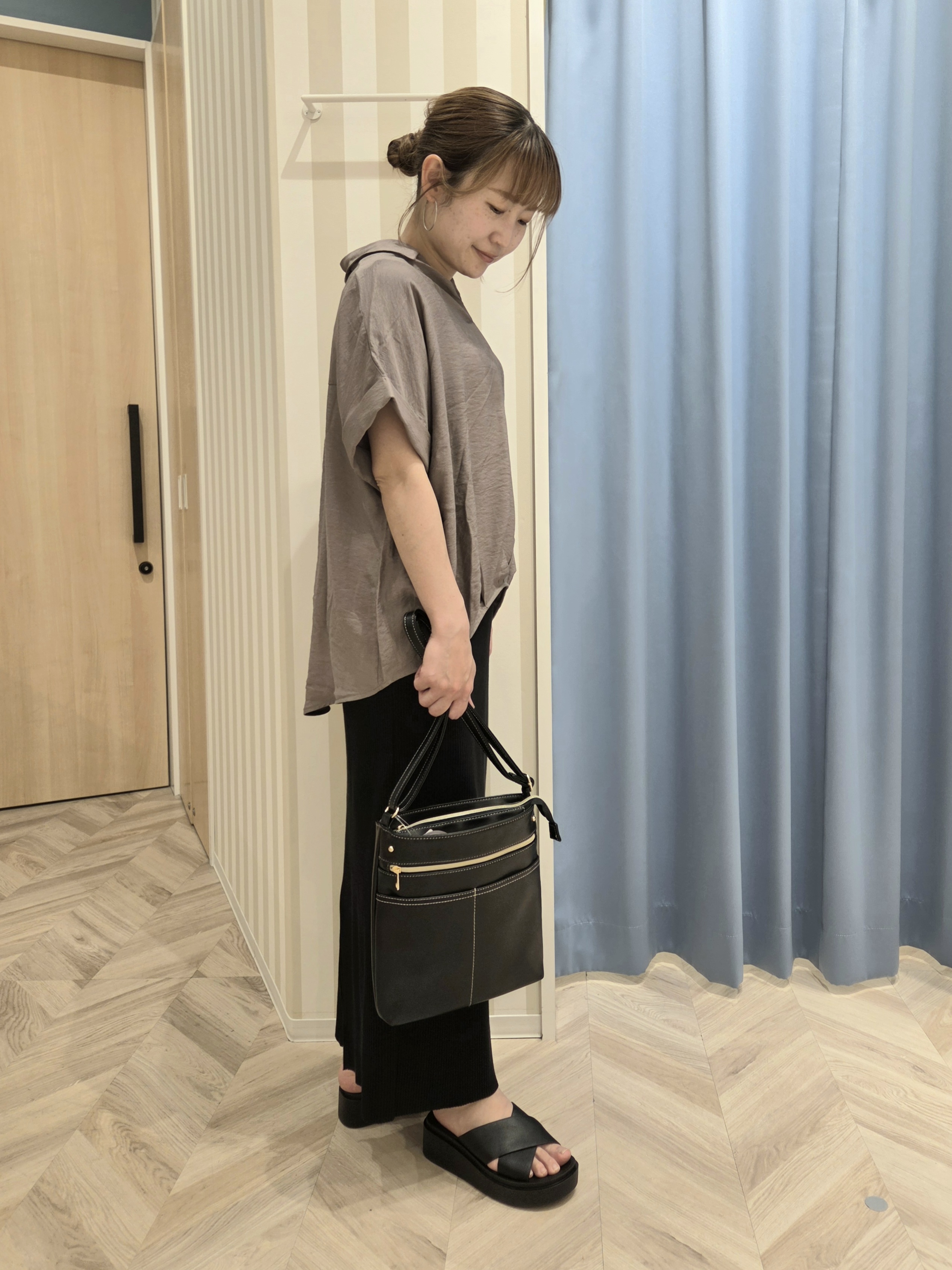 Ikumiさんの「SHOO･LA･RUE｜【S-LL/洗濯機可】インせず着られる 裾タック スキッパーシャツ」を使ったコーディネート