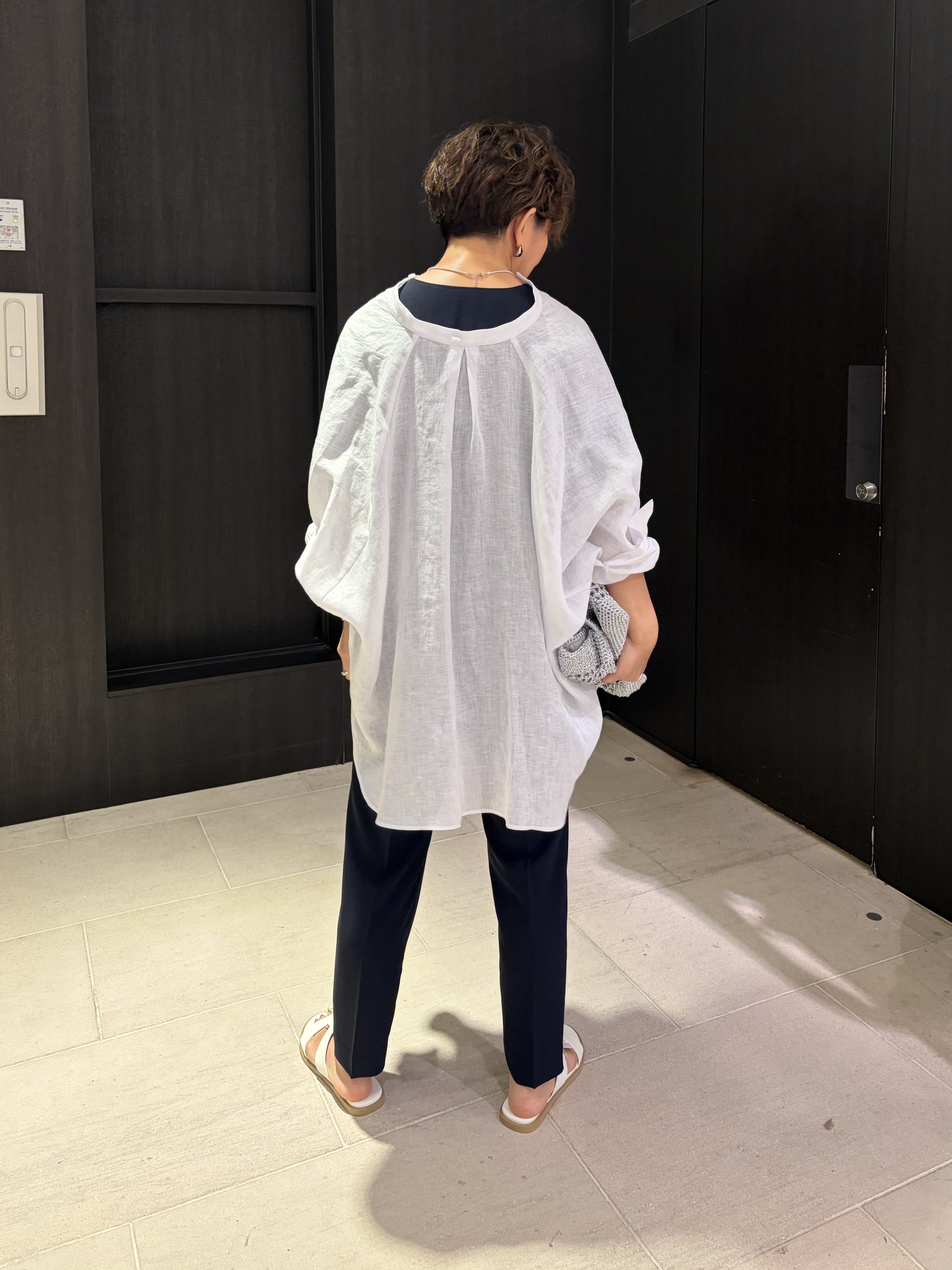 sayakaさんの「UNTITLED｜【UV/接触冷感/セットアップ可】リラクシーキーVネックブラウス」を使ったコーディネート
