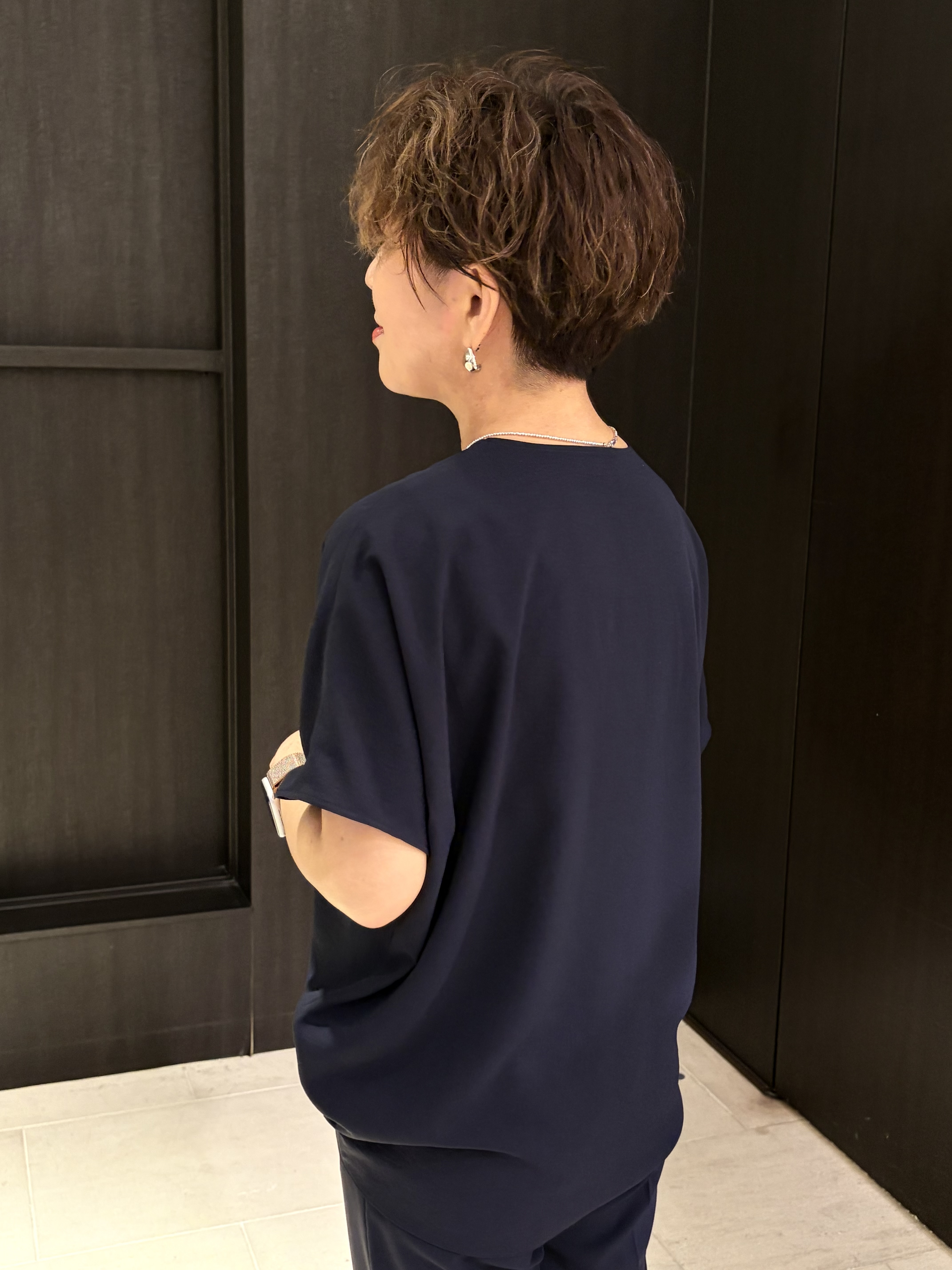 sayakaさんの「UNTITLED｜【UV/接触冷感/セットアップ可】リラクシーキーVネックブラウス」を使ったコーディネート
