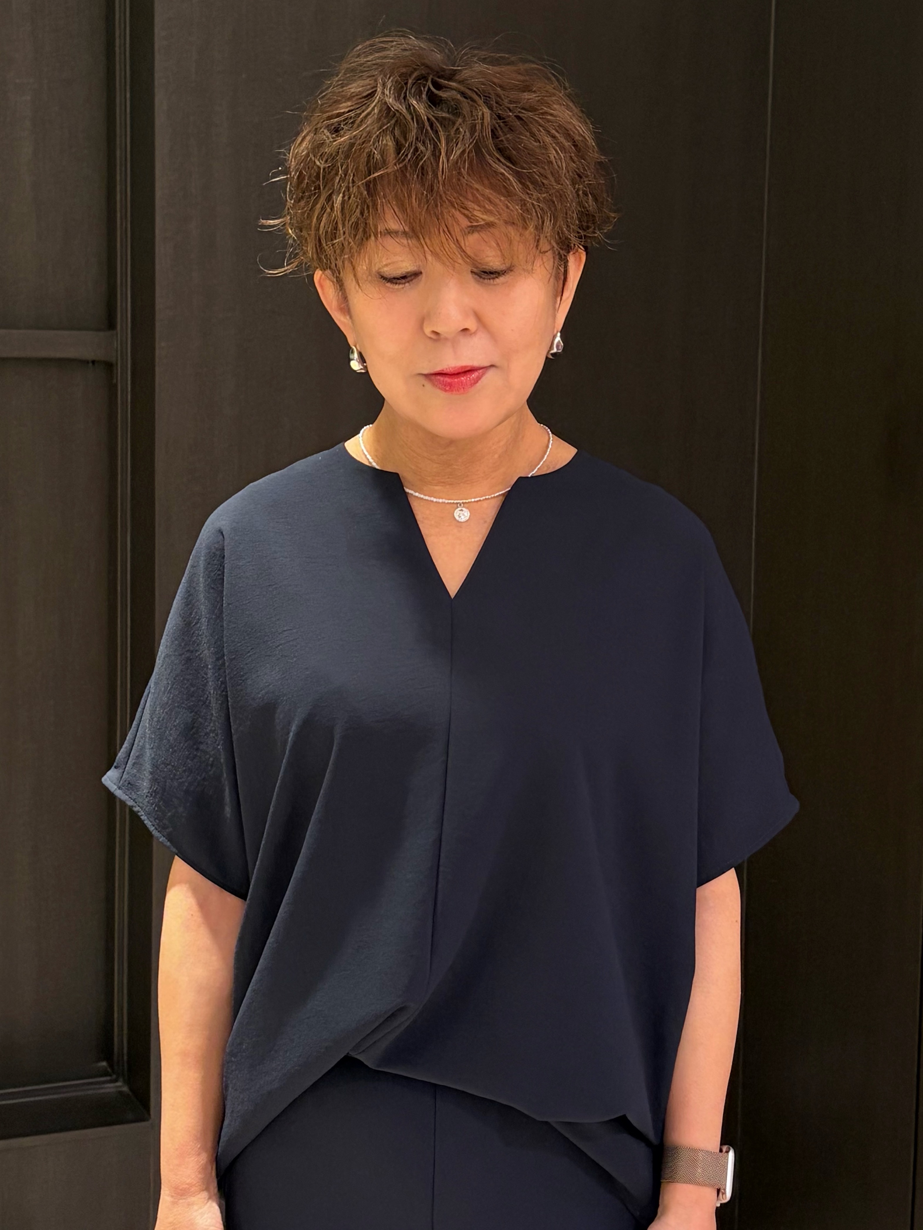 sayakaさんの「UNTITLED｜【UV/接触冷感/セットアップ可】リラクシーキーVネックブラウス」を使ったコーディネート