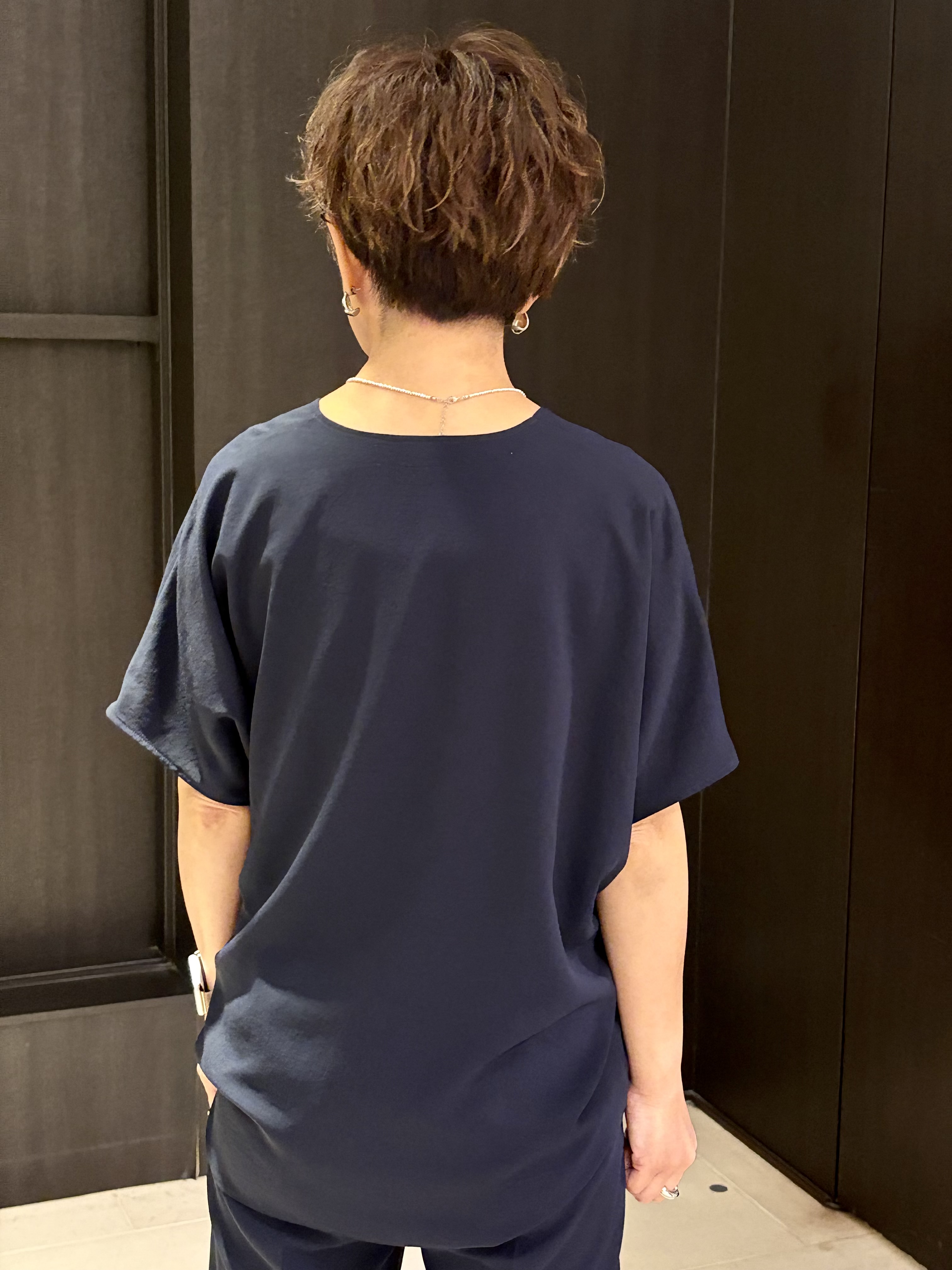sayakaさんの「UNTITLED｜【UV/接触冷感/セットアップ可】リラクシーキーVネックブラウス」を使ったコーディネート