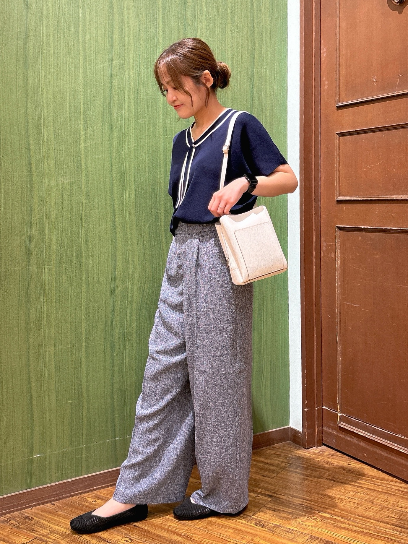 かおりさんの「SHOO･LA･RUE｜【高レビュー/毎日洗える/UV】二の腕も隠せる 配色ボウタイニット」を使ったコーディネート