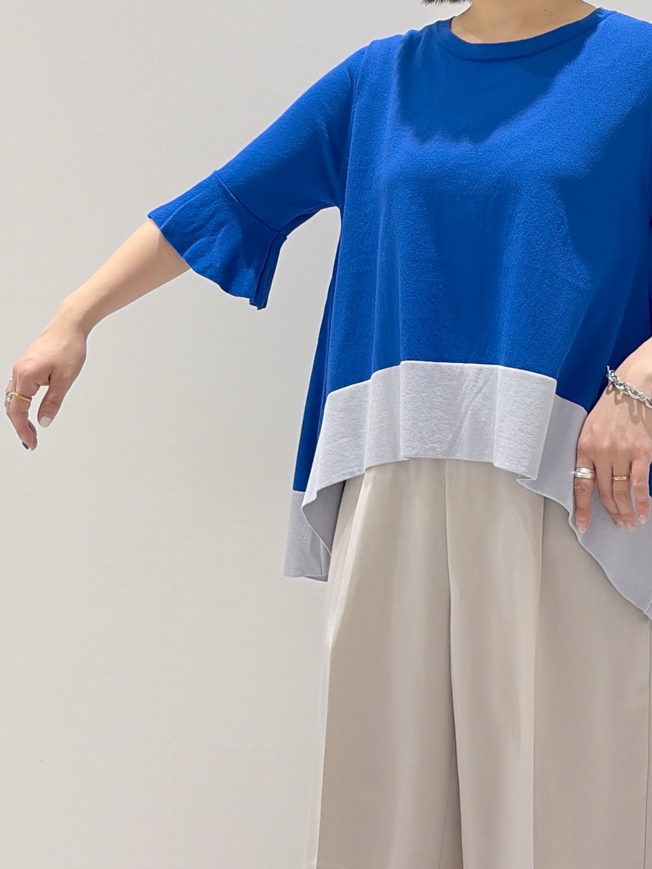 chiakiさんの「OPAQUE.CLIP｜【UV／遮熱性】配色フレアシルエットニット《洗濯機OK》」を使ったコーディネート