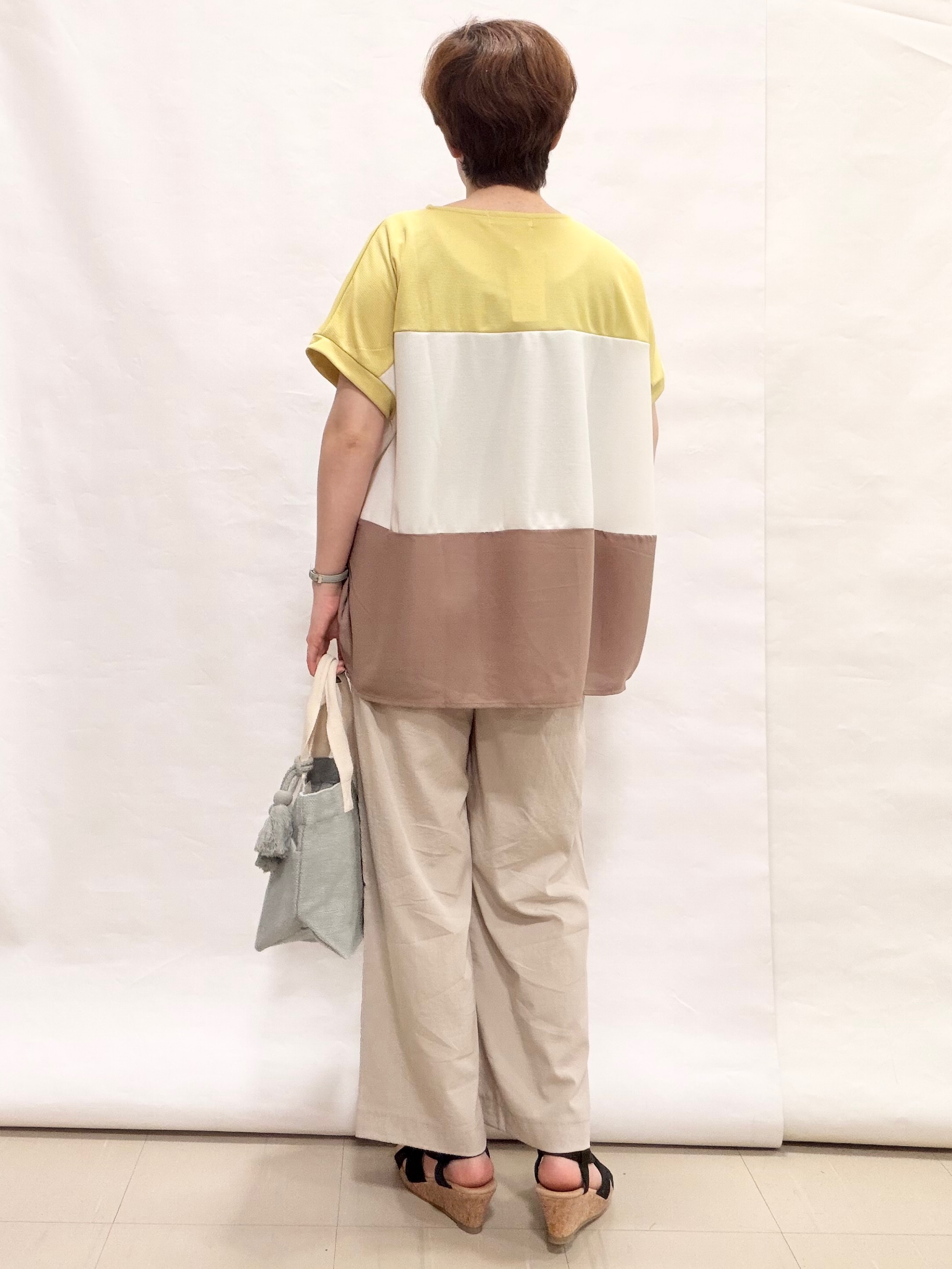 なっちゃんさんの「SHOO･LA･RUE｜【S-LL/洗濯機可/体型カバー】インせず着られる 異素材ブロッキング ドルマンＴシャツ」を使ったコーディネート