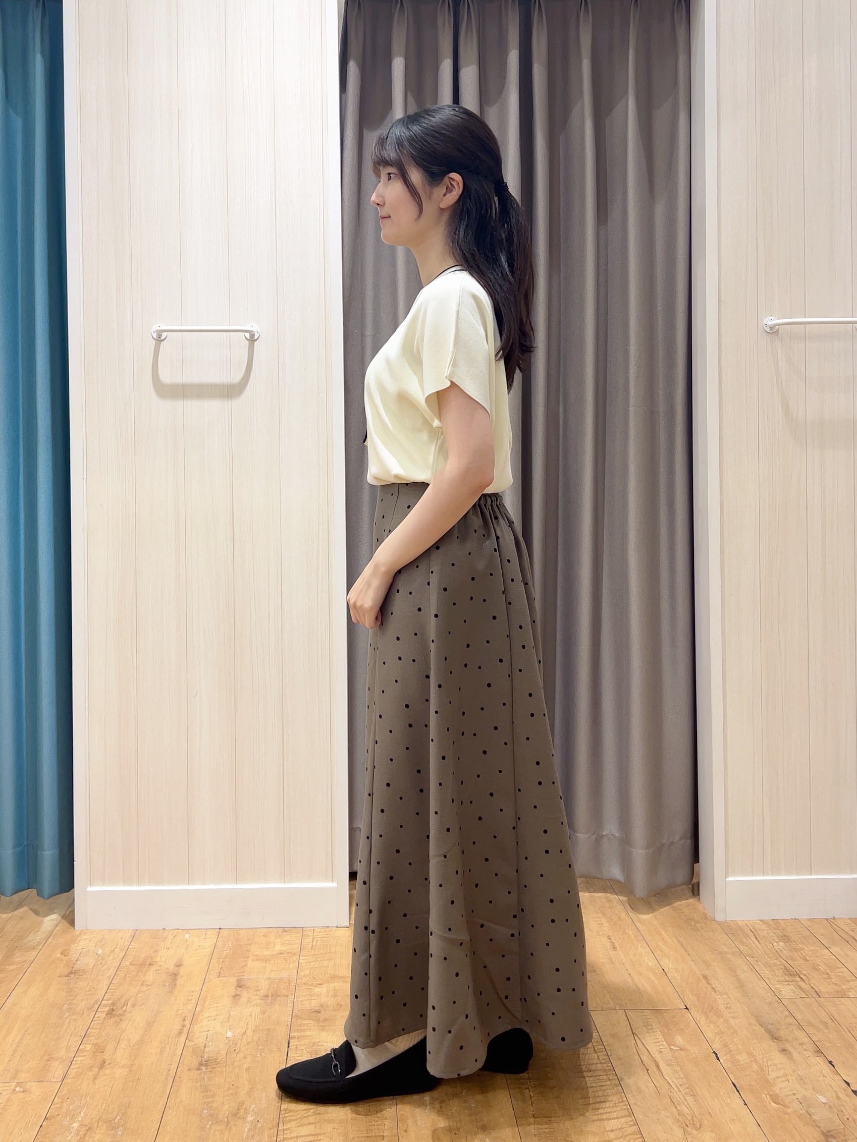 moneさんの「SHOO･LA･RUE｜【高レビュー/毎日洗える/UV】二の腕も隠せる 配色ボウタイニット」を使ったコーディネート