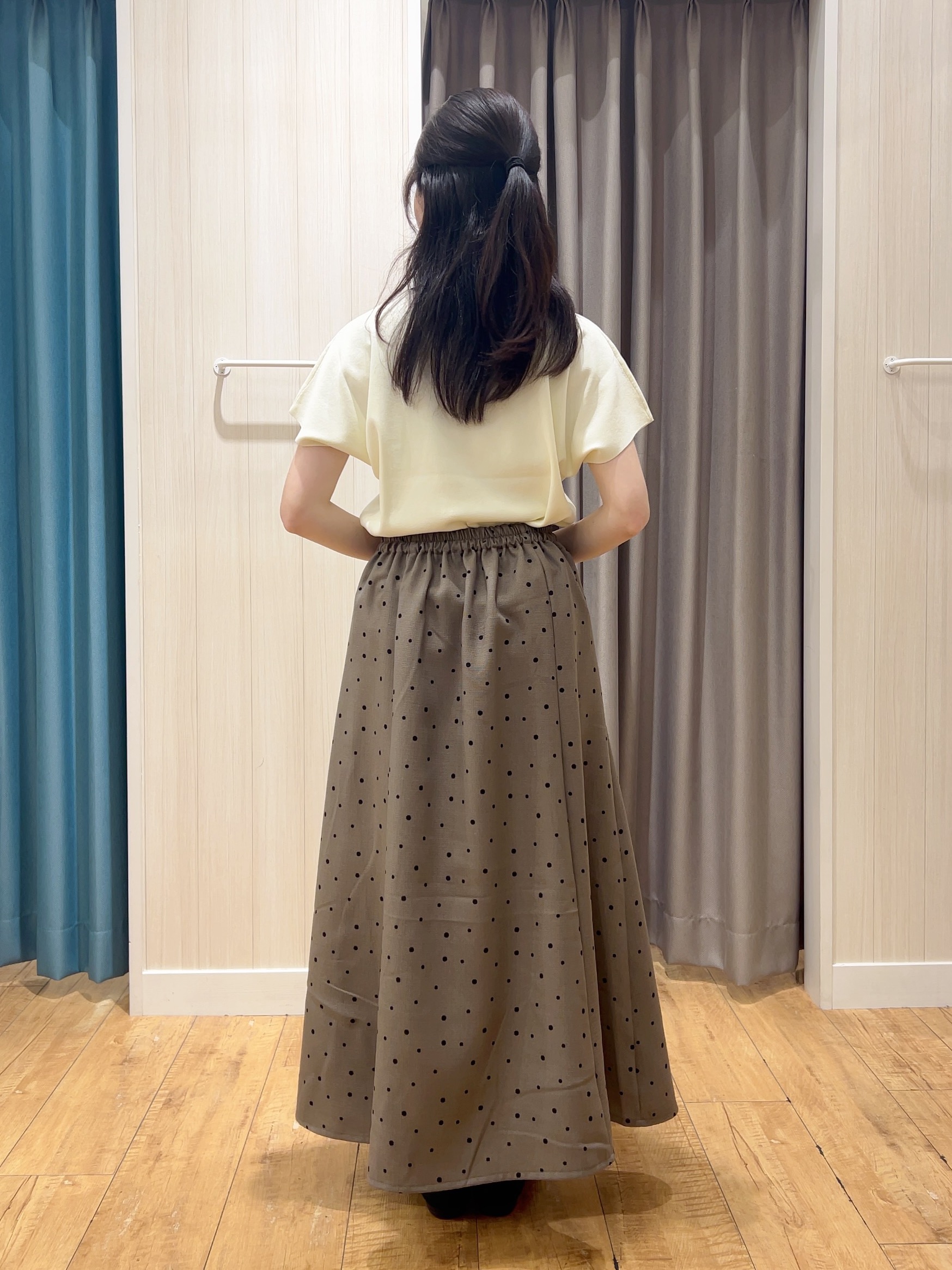 moneさんの「SHOO･LA･RUE｜【高レビュー/毎日洗える/UV】二の腕も隠せる 配色ボウタイニット」を使ったコーディネート