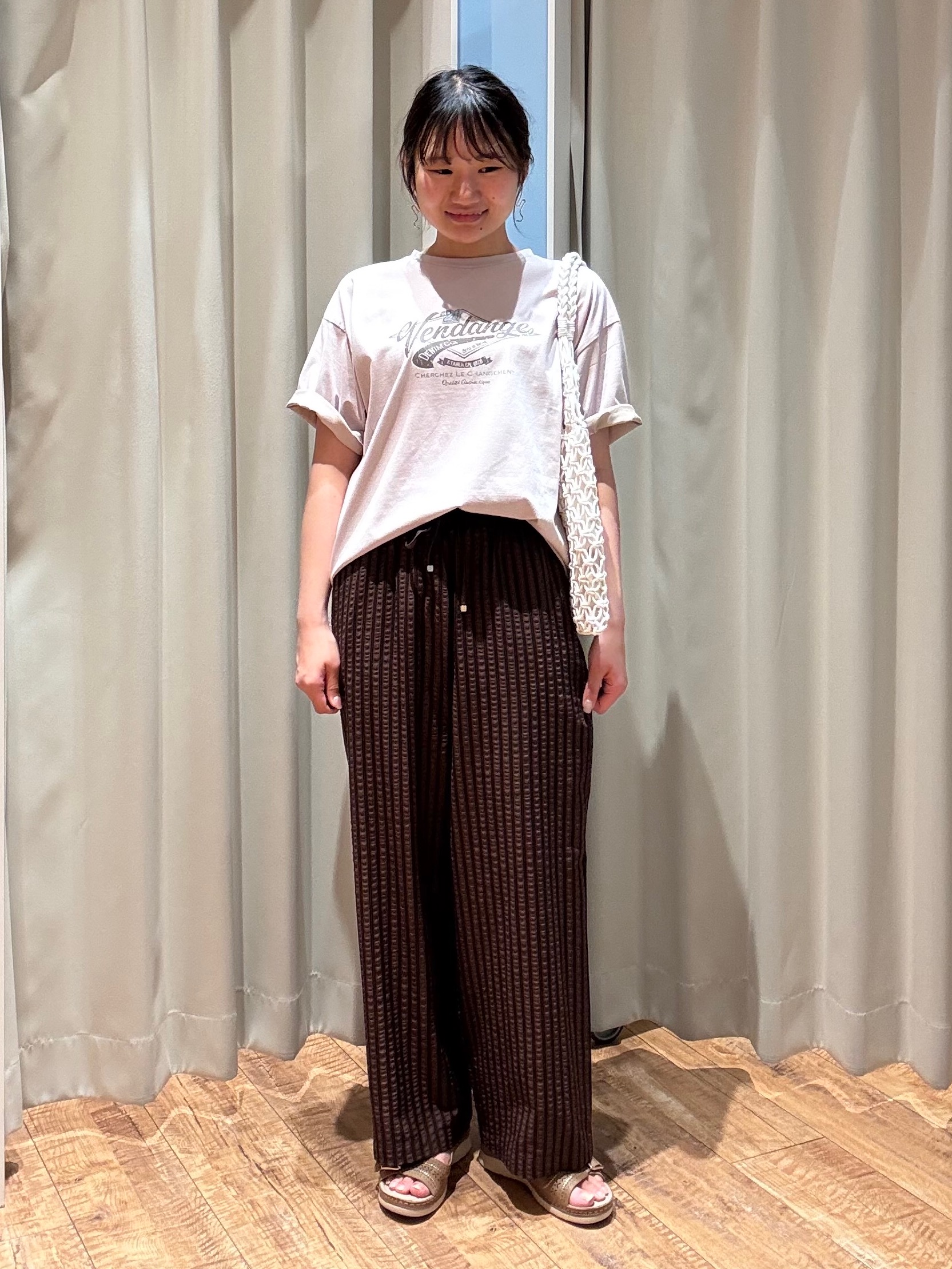 もんちゃんさんの「SHOO･LA･RUE｜【ふわっと軽い】パンチングサンダル」を使ったコーディネート