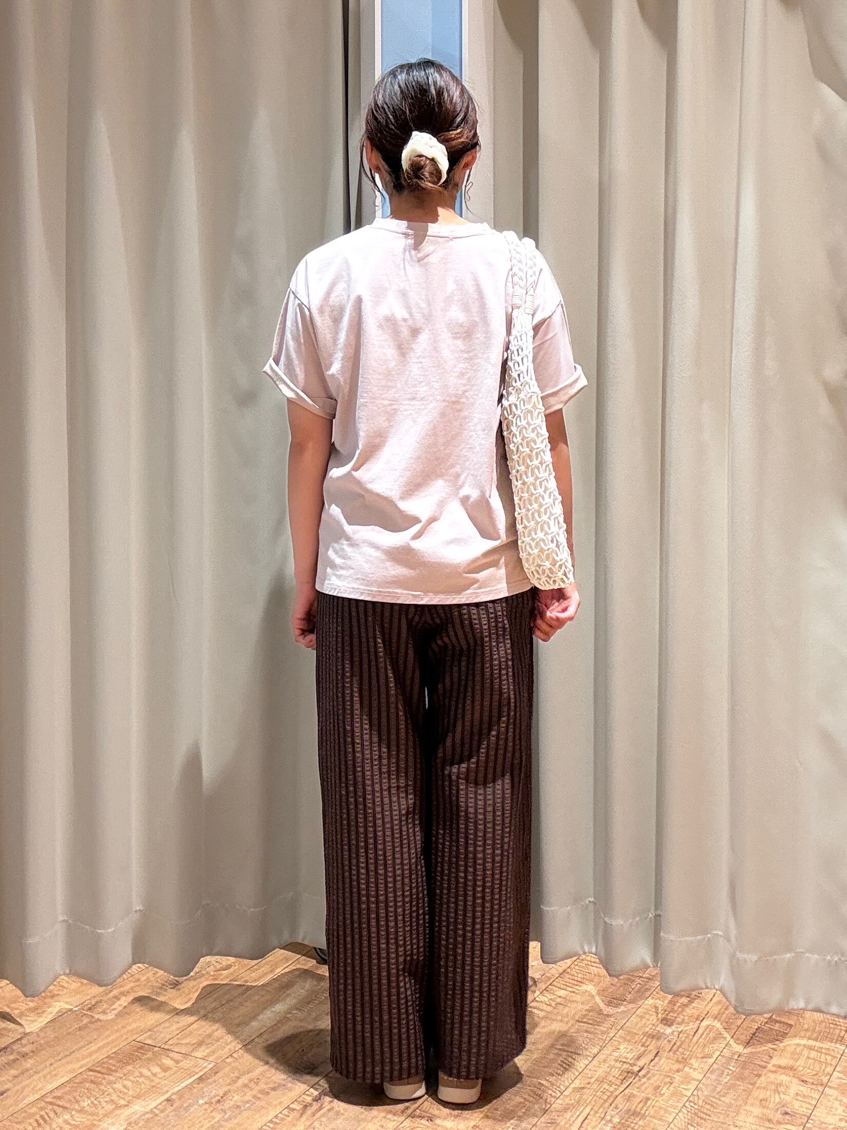 もんちゃんさんの「SHOO･LA･RUE｜【ふわっと軽い】パンチングサンダル」を使ったコーディネート