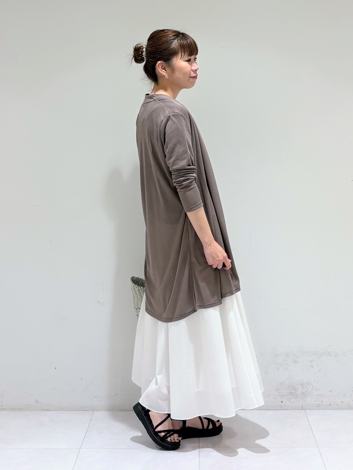 tsuyuさんの「INDIVI｜【洗える／アンサンブル可能】シアーストライプカーディガン」を使ったコーディネート
