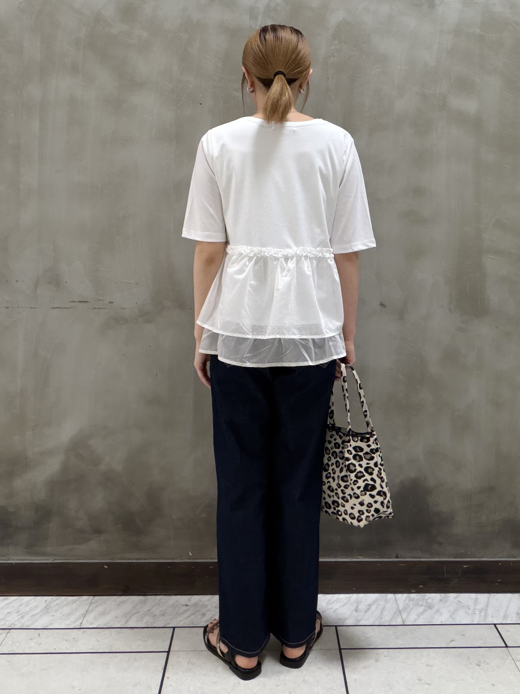 maiさんの「grove｜【体型カバー】INせず決まる、ウエストシアーフリルTシャツ」を使ったコーディネート