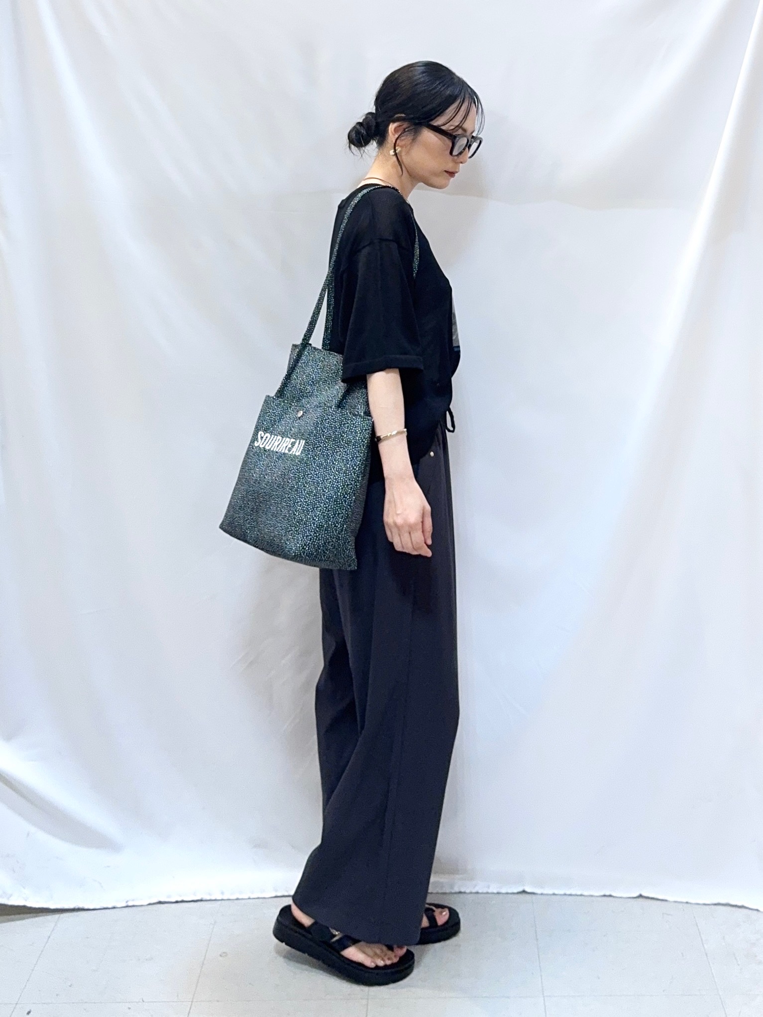 𝐇𝐢𝐫𝐨𝐦𝐢さんの「SHOO･LA･RUE｜【体型カバー】程よい透け感 デザインアソート 5分袖シアーニット」を使ったコーディネート