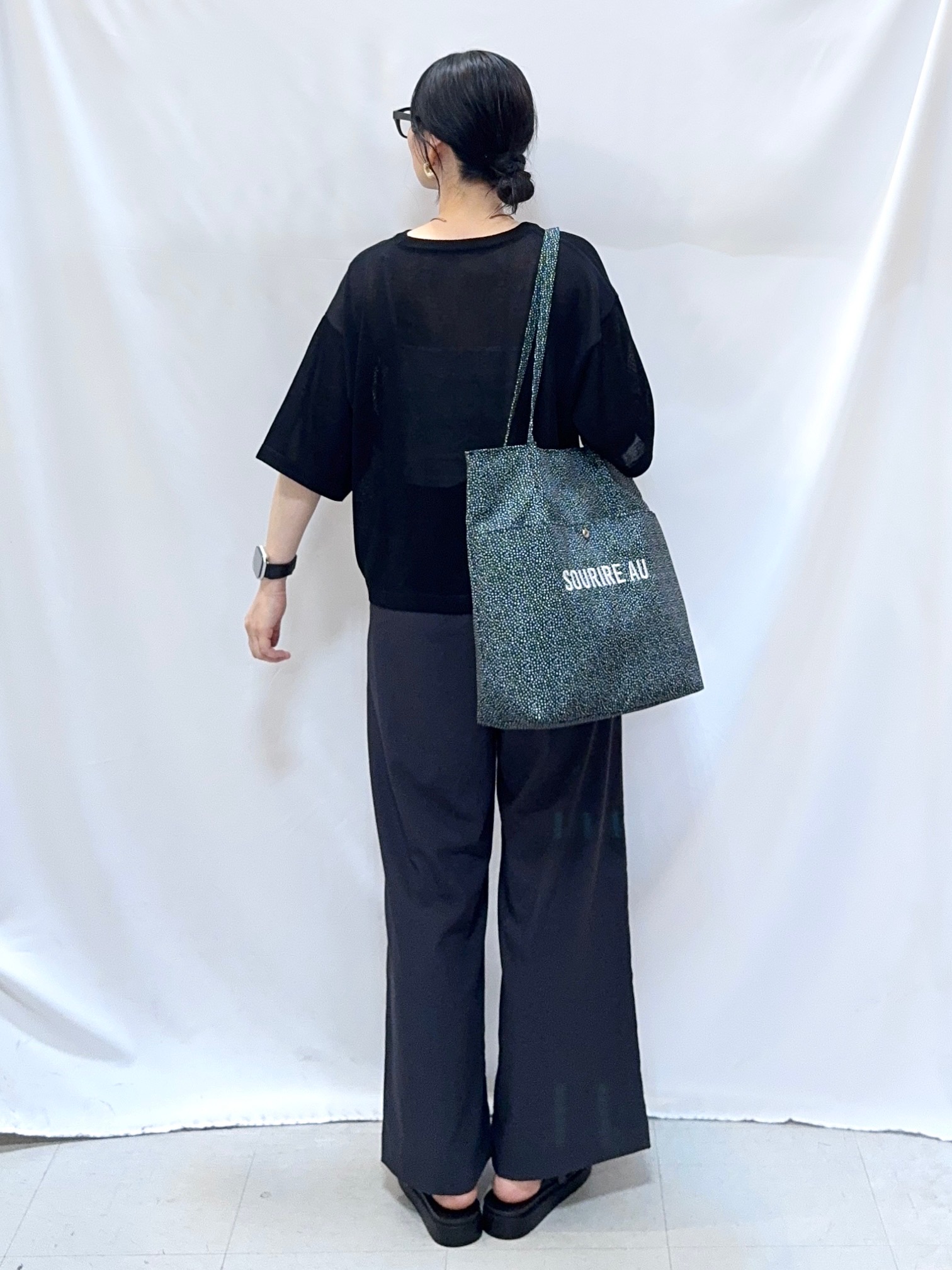𝐇𝐢𝐫𝐨𝐦𝐢さんの「SHOO･LA･RUE｜【体型カバー】程よい透け感 デザインアソート 5分袖シアーニット」を使ったコーディネート