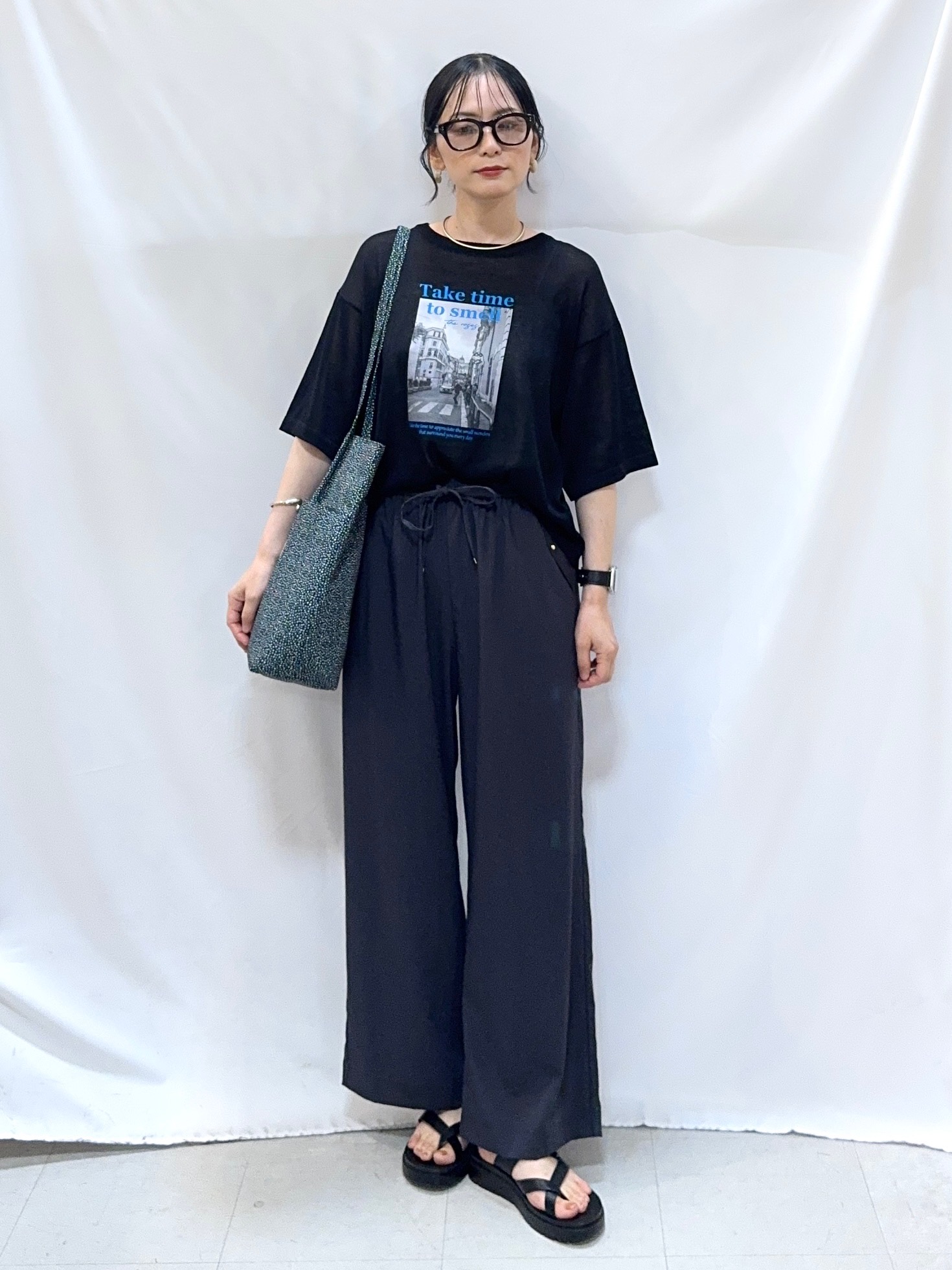 𝐇𝐢𝐫𝐨𝐦𝐢さんの「SHOO･LA･RUE｜【体型カバー】程よい透け感 デザインアソート 5分袖シアーニット」を使ったコーディネート