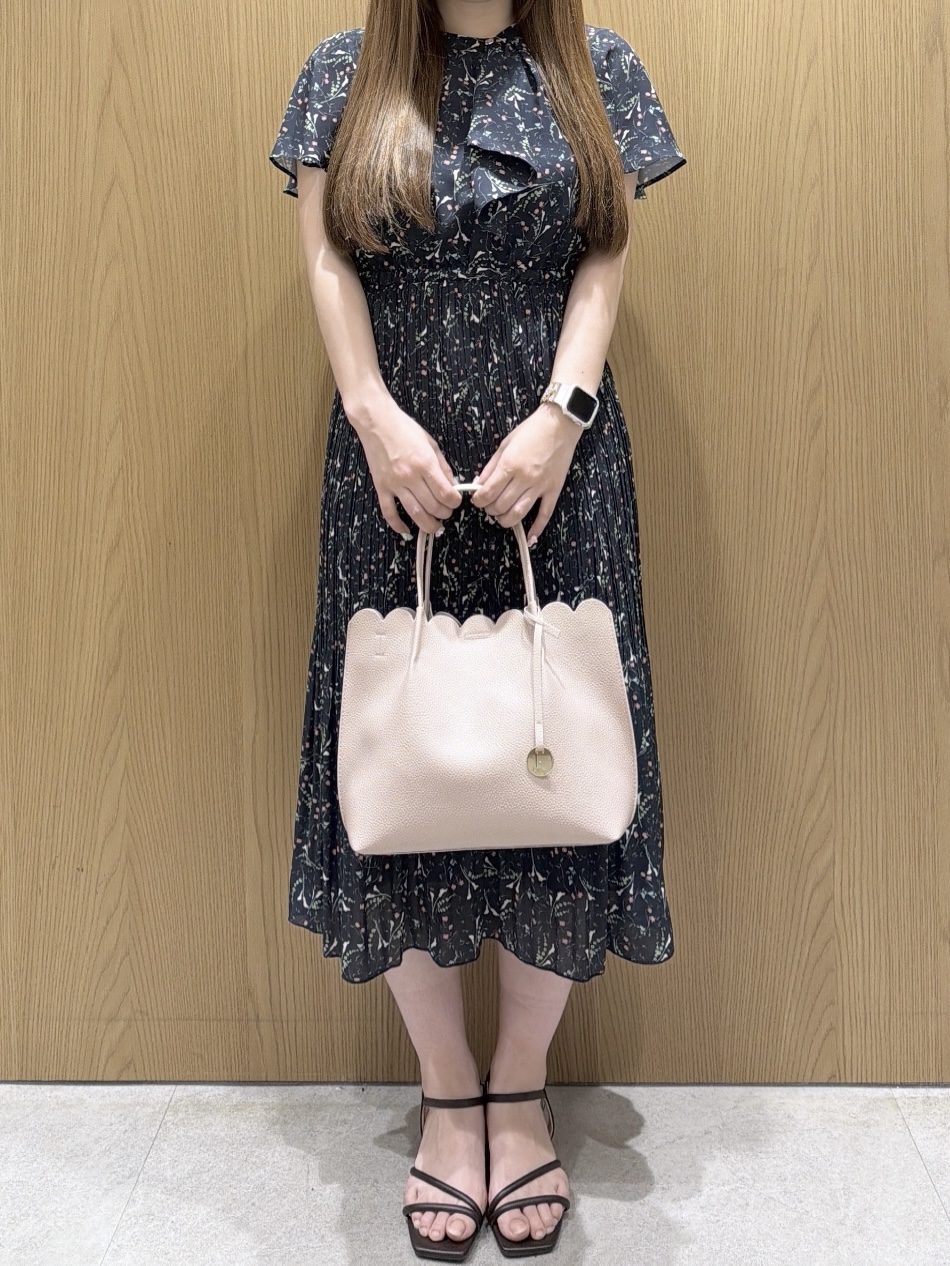 aiさんの「index｜◆【日比谷花壇コラボ】ラッフルタイプリーツワンピース【防シワ/洗濯機OK】」を使ったコーディネート