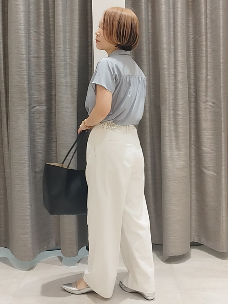 s u g iさんの「UNTITLED｜【セットアップ可/軽量/清涼感】ローンギャザーブラウス」を使ったコーディネート