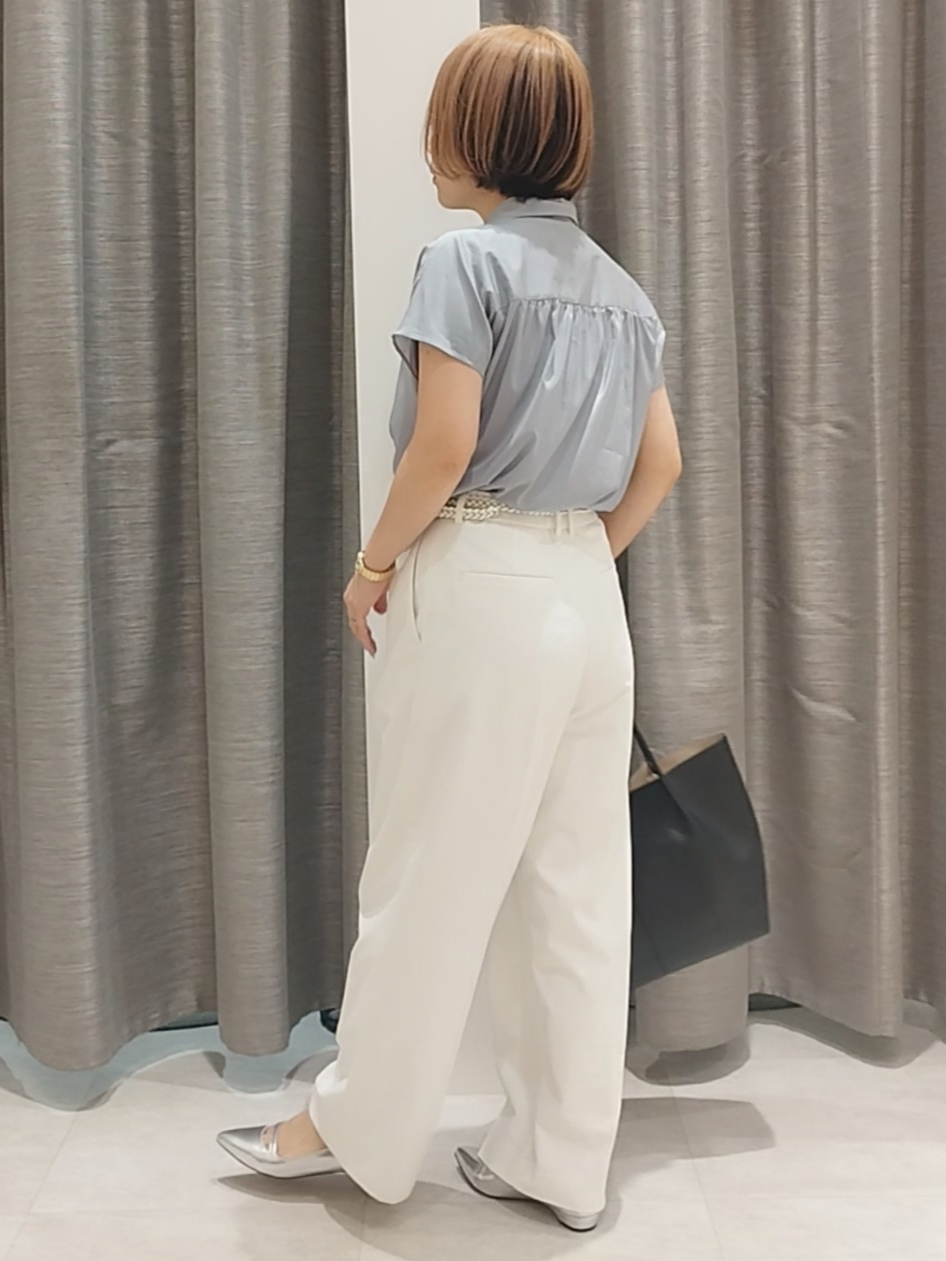 s u g iさんの「UNTITLED｜【セットアップ可/軽量/清涼感】ローンギャザーブラウス」を使ったコーディネート