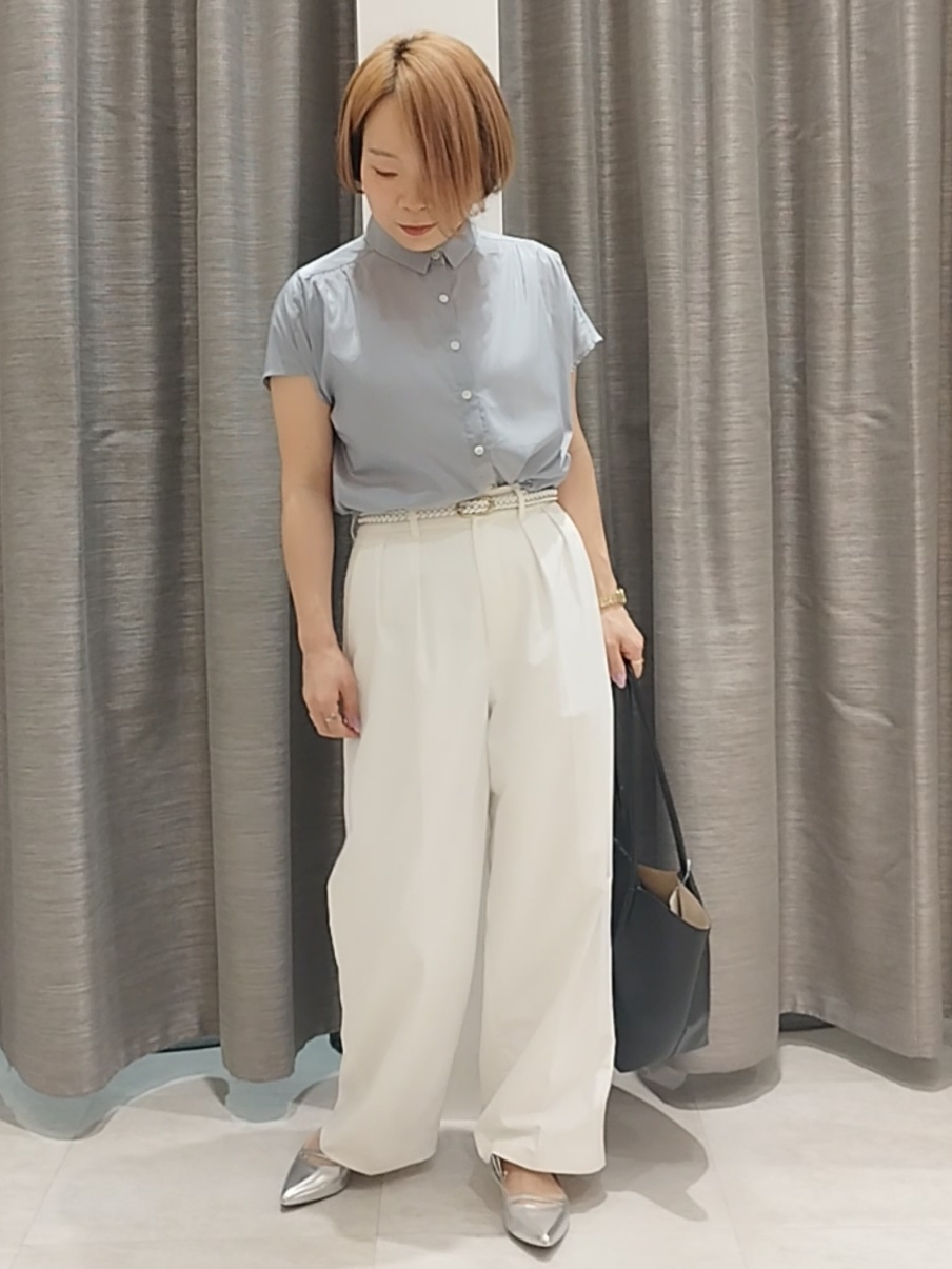 s u g iさんの「UNTITLED｜【セットアップ可/軽量/清涼感】ローンギャザーブラウス」を使ったコーディネート