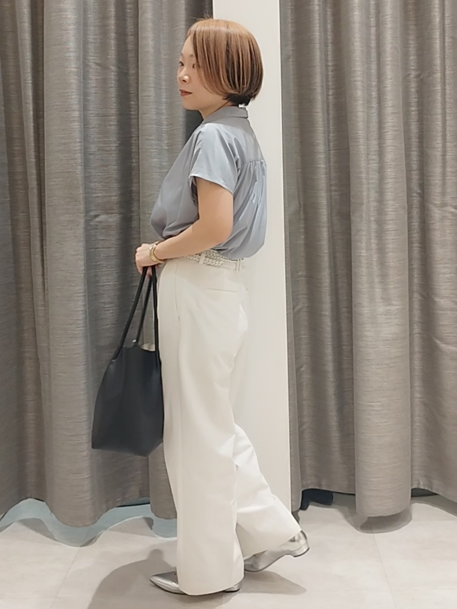 s u g iさんの「UNTITLED｜【セットアップ可/軽量/清涼感】ローンギャザーブラウス」を使ったコーディネート