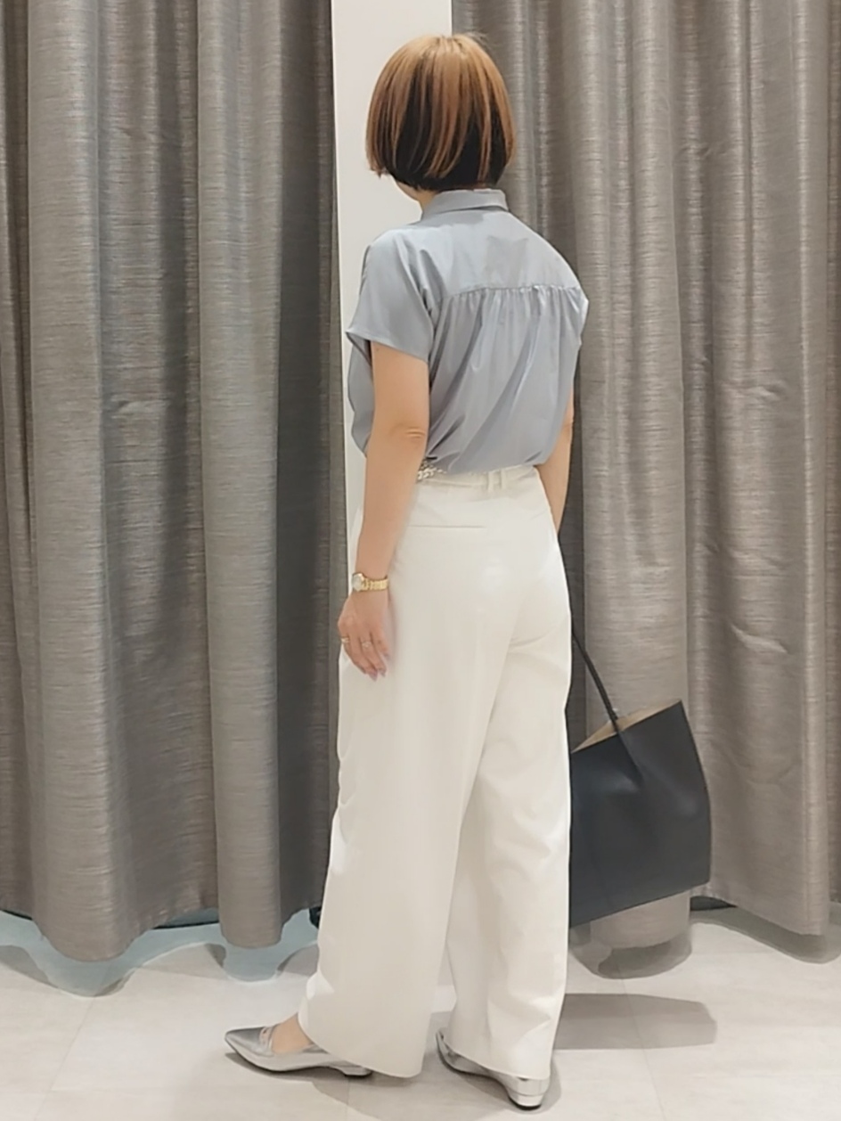 s u g iさんの「UNTITLED｜【セットアップ可/軽量/清涼感】ローンギャザーブラウス」を使ったコーディネート