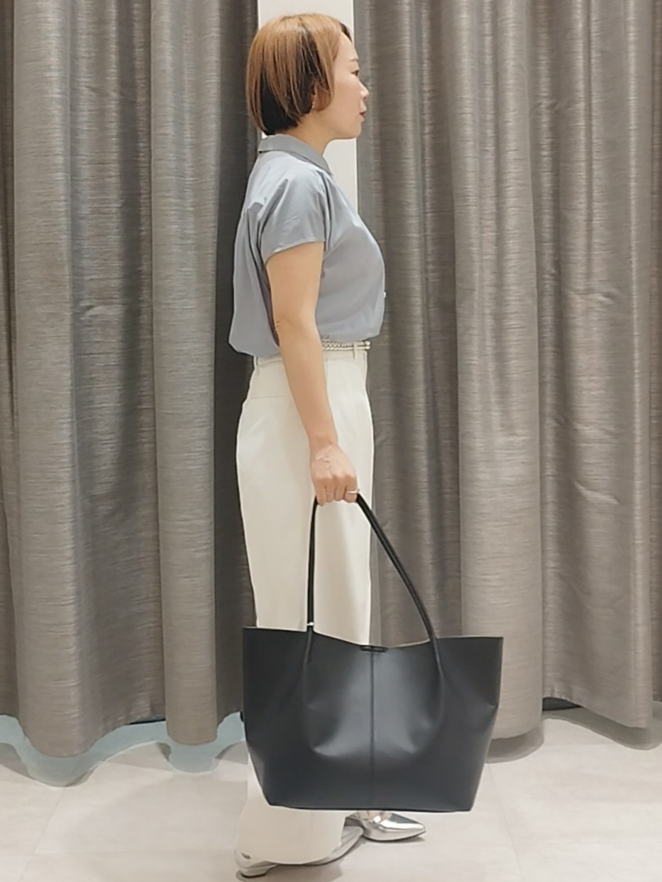 s u g iさんの「UNTITLED｜【セットアップ可/軽量/清涼感】ローンギャザーブラウス」を使ったコーディネート