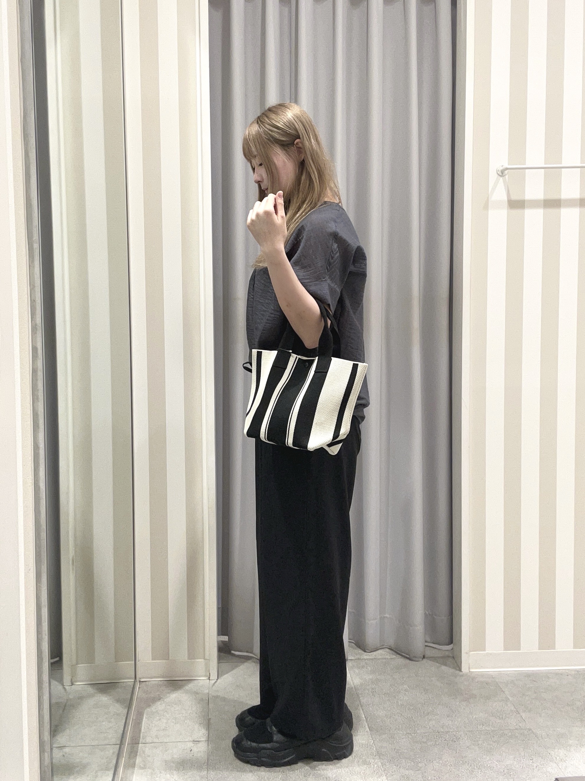 美空さんの「SHOO･LA･RUE｜【高レビュー/体型カバー】インせず着られる スキッパー裾リボンブラウス」を使ったコーディネート