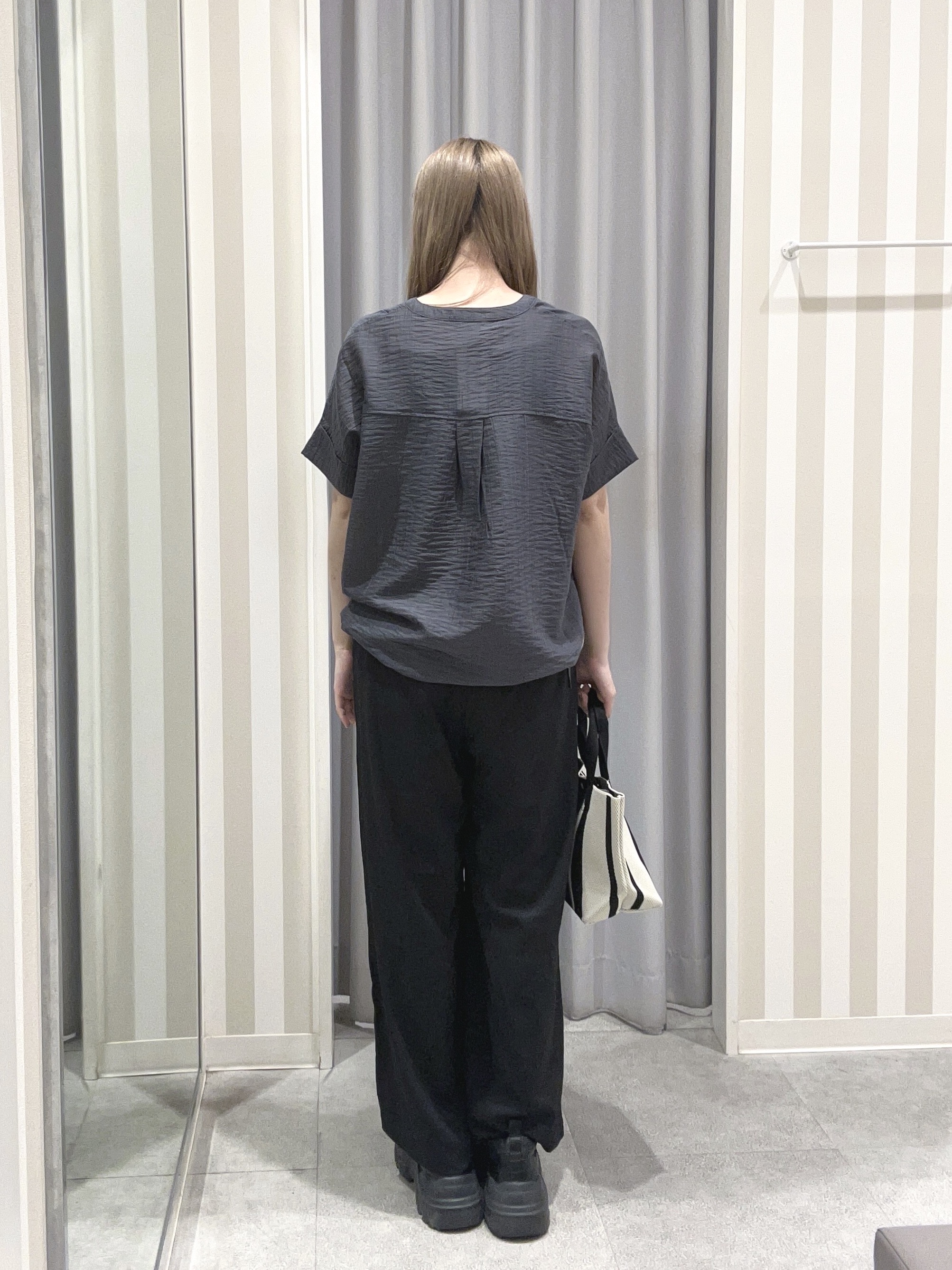 美空さんの「SHOO･LA･RUE｜【高レビュー/体型カバー】インせず着られる スキッパー裾リボンブラウス」を使ったコーディネート