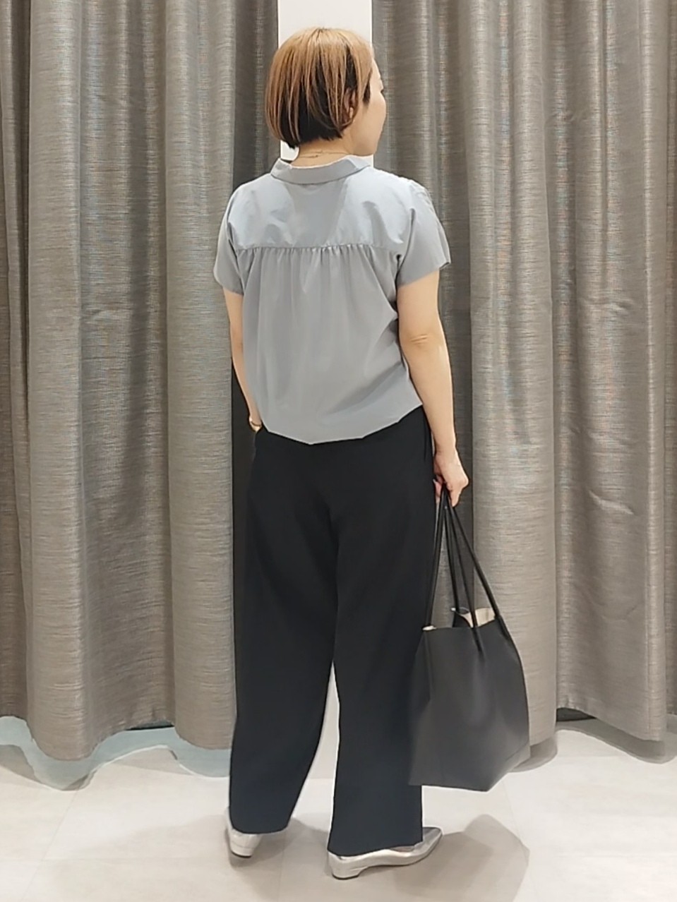s u g iさんの「UNTITLED｜【セットアップ可/軽量/清涼感】ローンギャザーブラウス」を使ったコーディネート
