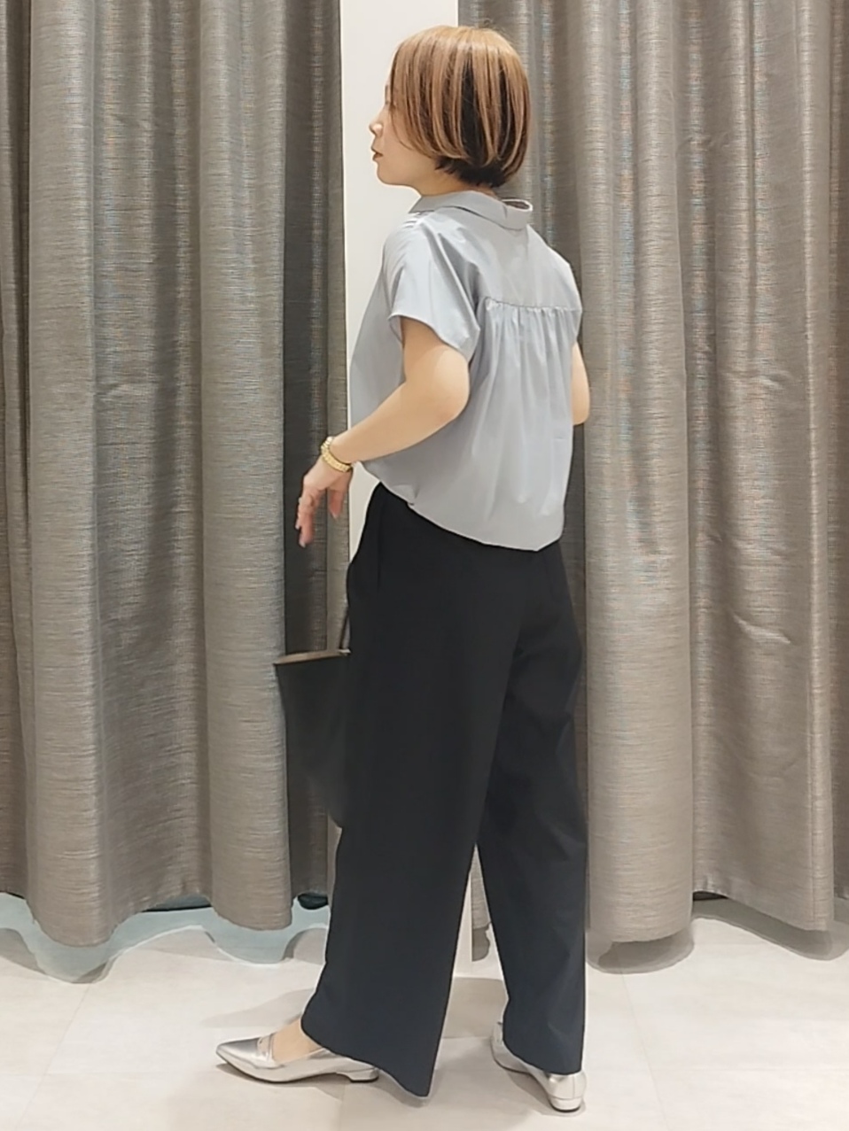 s u g iさんの「UNTITLED｜【セットアップ可/軽量/清涼感】ローンギャザーブラウス」を使ったコーディネート
