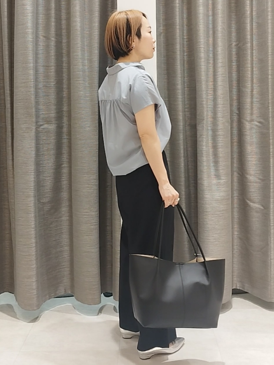 s u g iさんの「UNTITLED｜【セットアップ可/軽量/清涼感】ローンギャザーブラウス」を使ったコーディネート