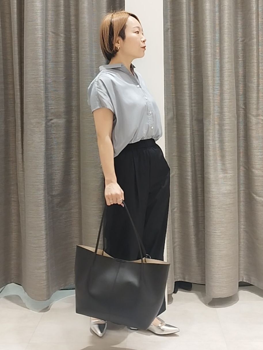 s u g iさんの「UNTITLED｜【セットアップ可/軽量/清涼感】ローンギャザーブラウス」を使ったコーディネート