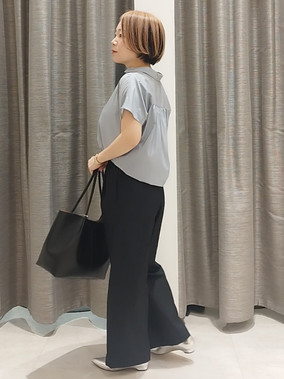 s u g iさんの「UNTITLED｜【セットアップ可/軽量/清涼感】ローンギャザーブラウス」を使ったコーディネート