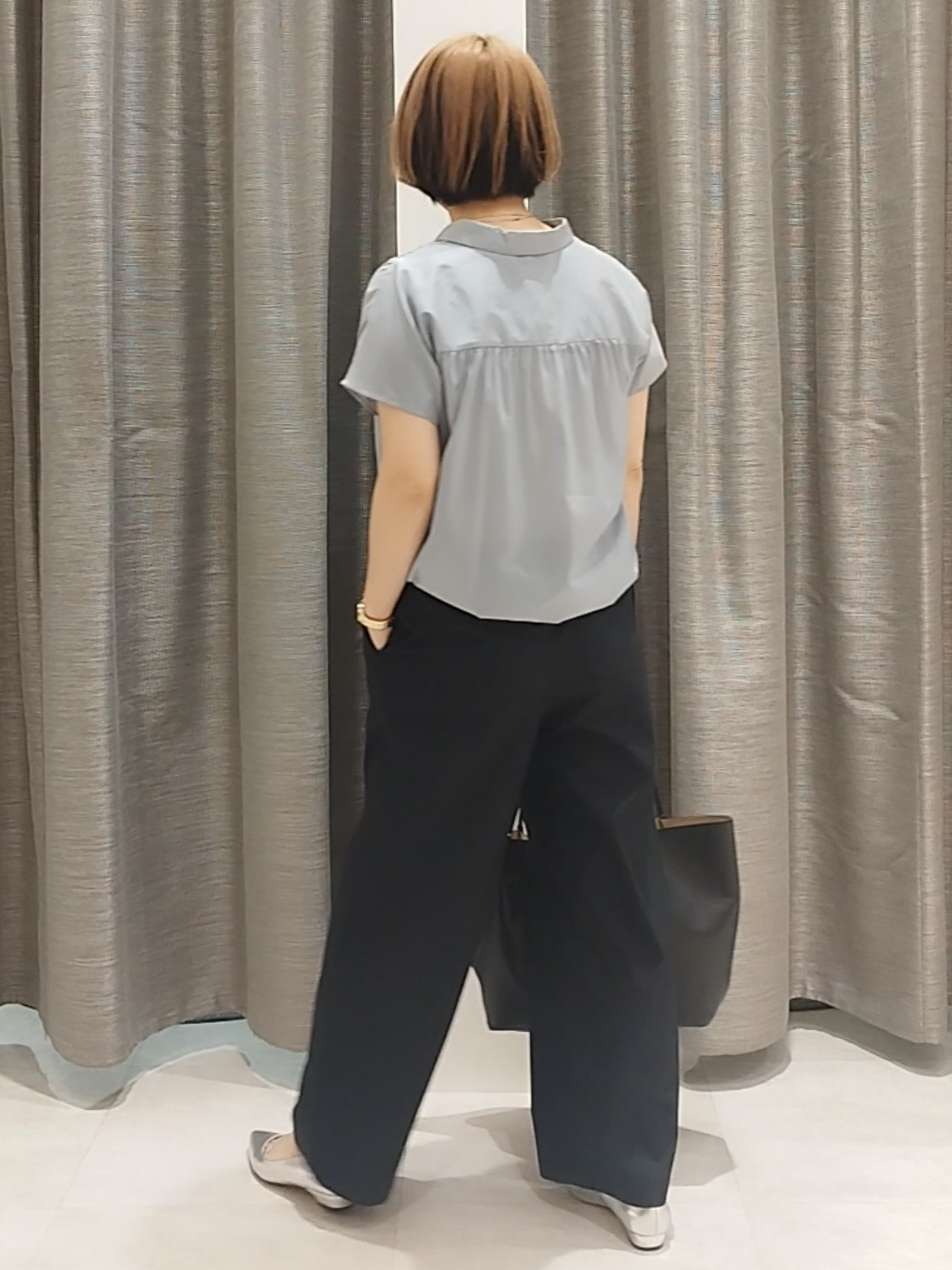 s u g iさんの「UNTITLED｜【セットアップ可/軽量/清涼感】ローンギャザーブラウス」を使ったコーディネート