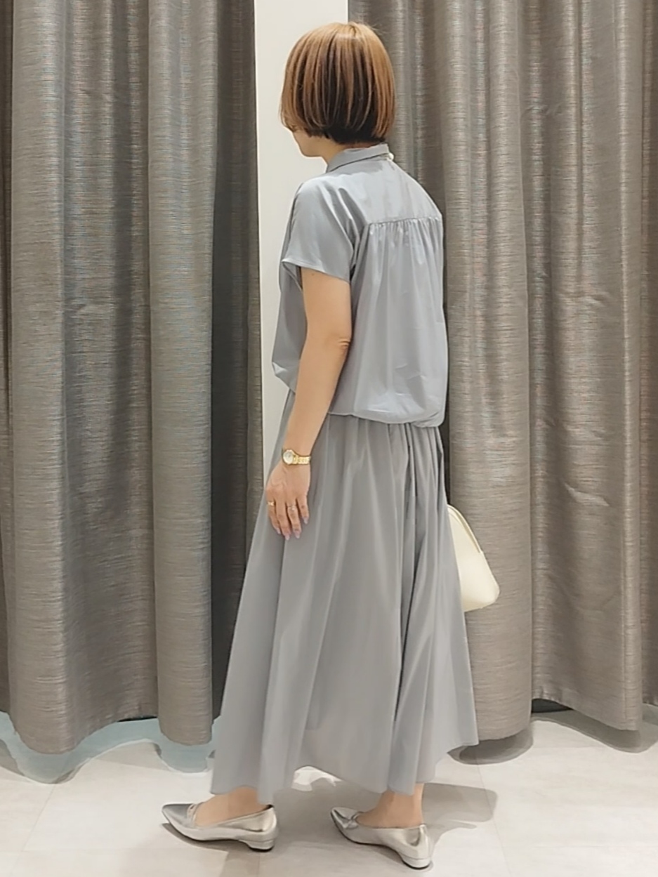 s u g iさんの「UNTITLED｜【セットアップ可/軽量/清涼感】ローンギャザーブラウス」を使ったコーディネート
