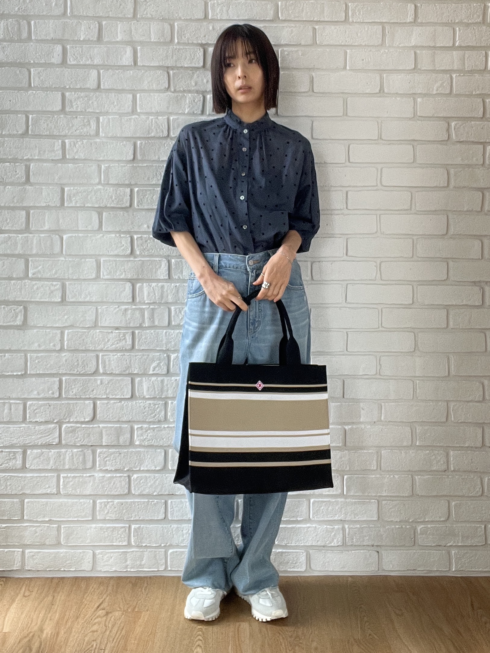 misaさんの「DRESSTERIOR｜センタープレス ワイドストレートデニム」を使ったコーディネート