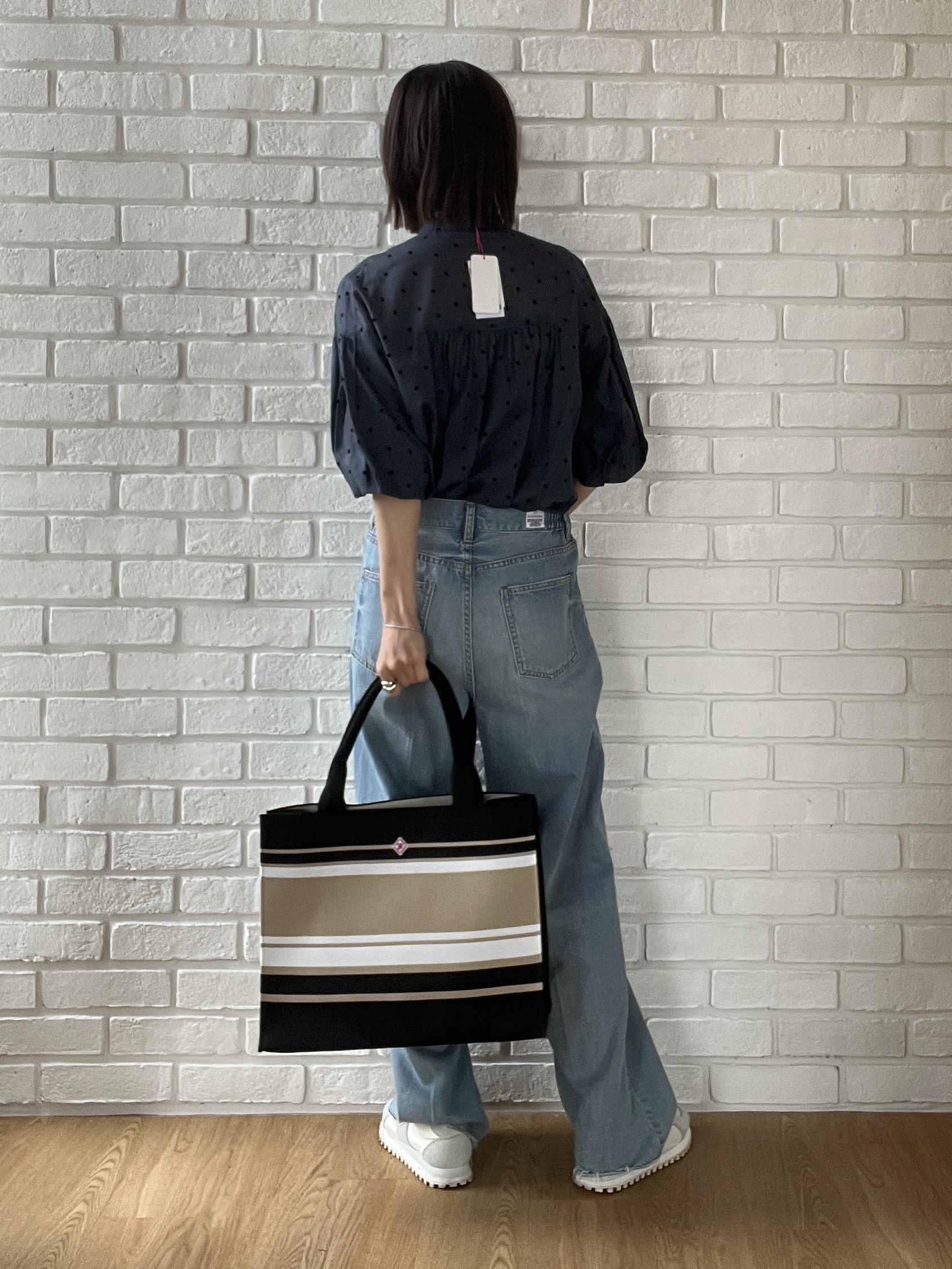 misaさんの「DRESSTERIOR｜センタープレス ワイドストレートデニム」を使ったコーディネート