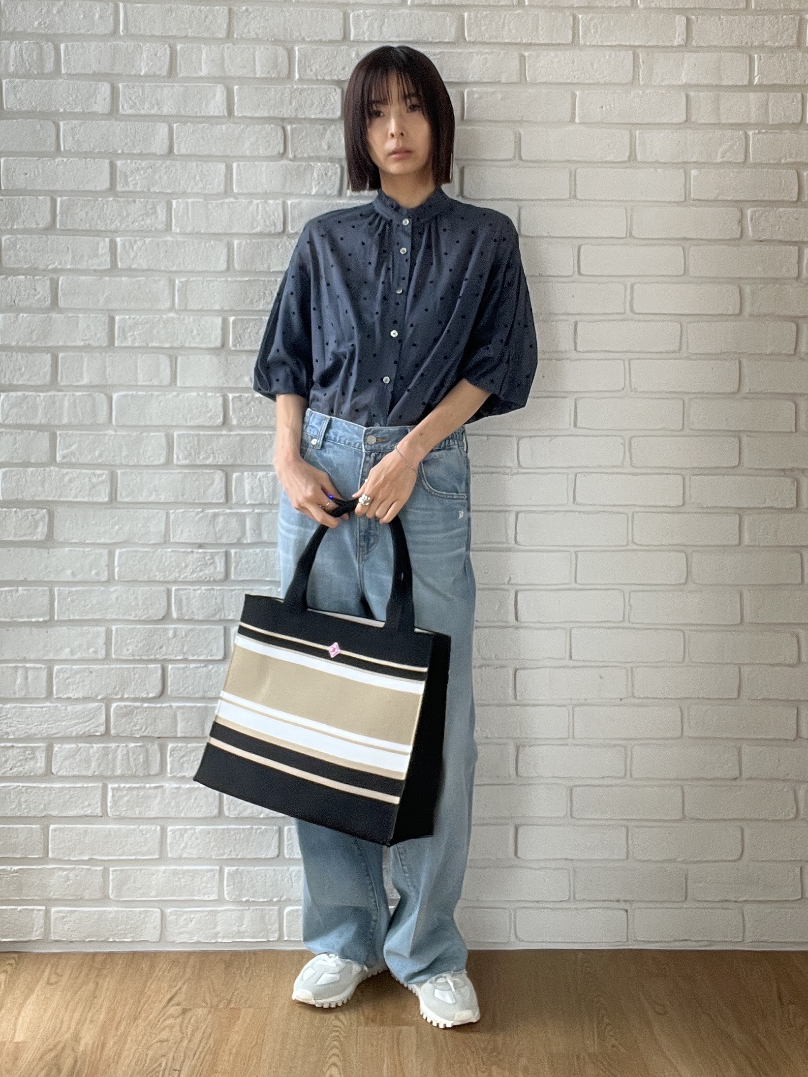 misaさんの「DRESSTERIOR｜センタープレス ワイドストレートデニム」を使ったコーディネート