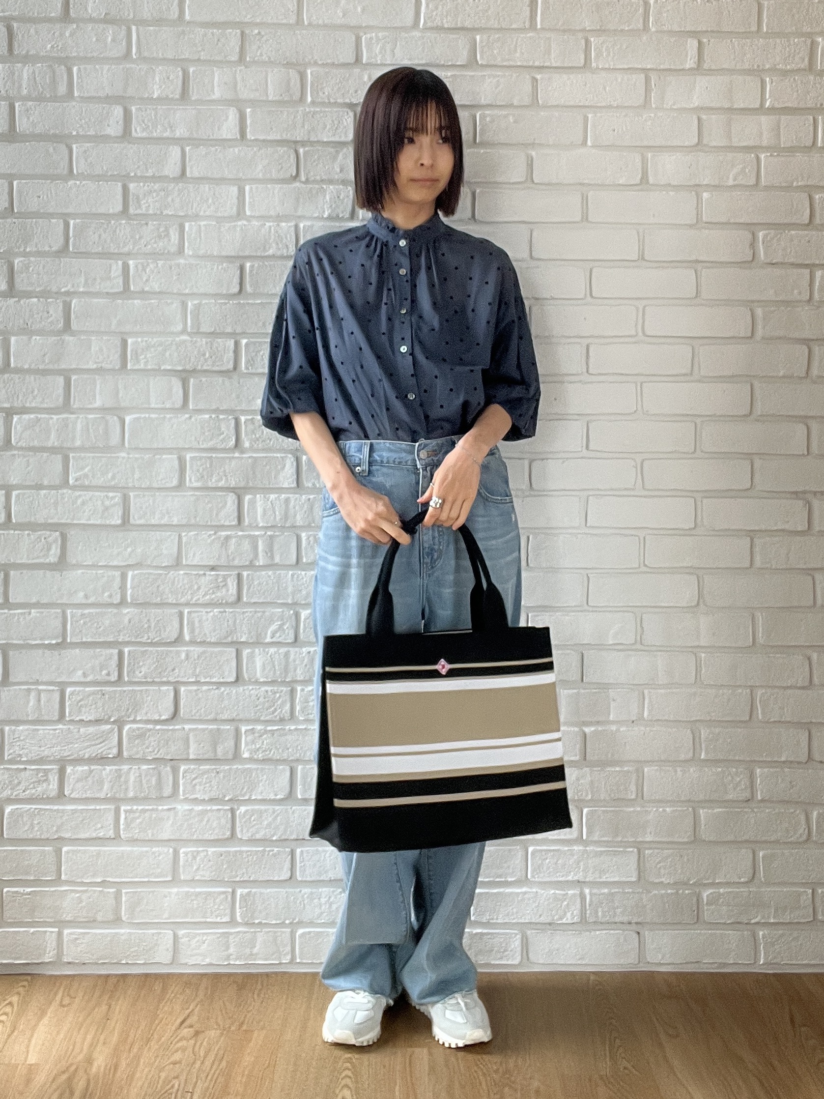 misaさんの「DRESSTERIOR｜センタープレス ワイドストレートデニム」を使ったコーディネート