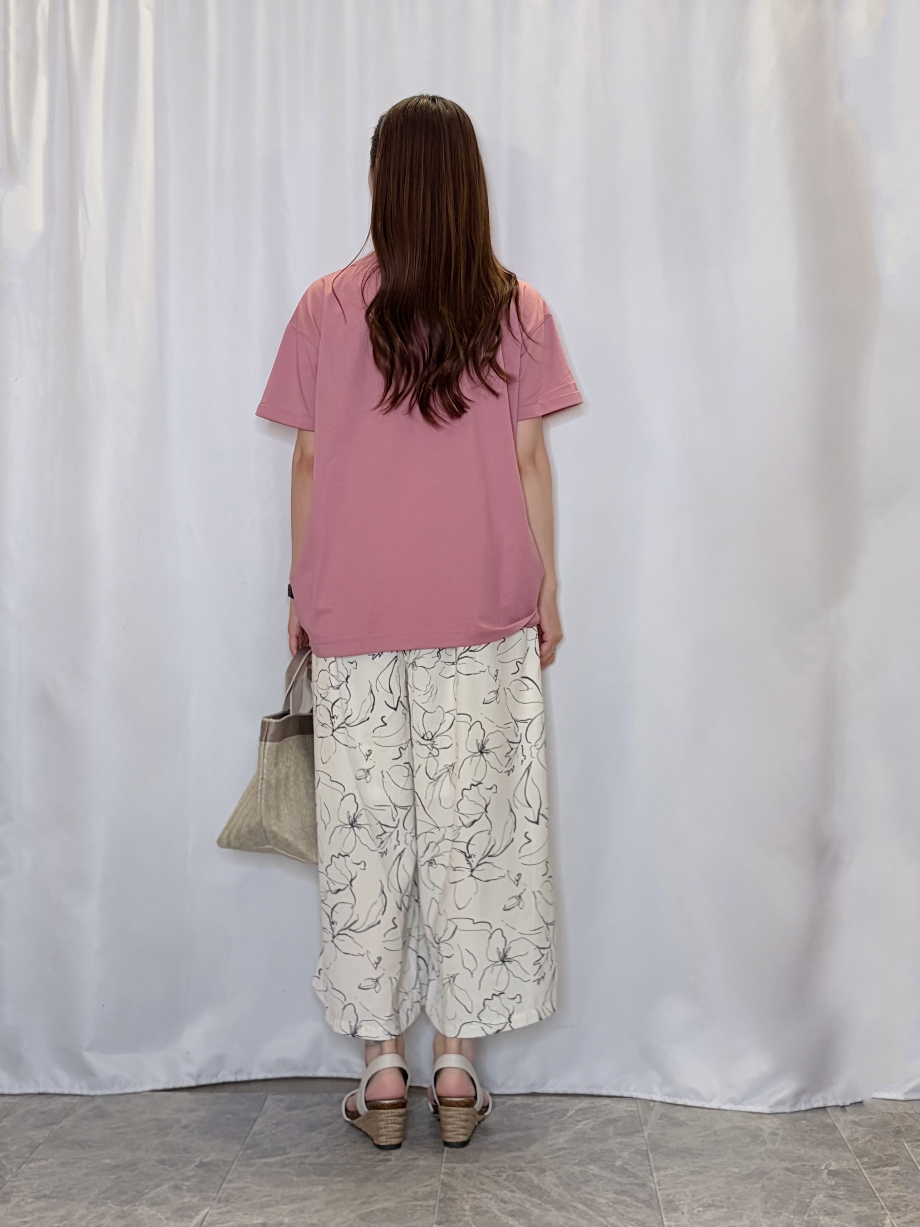 おうめさんの「SHOO･LA･RUE｜【体型カバー/S-LL/洗濯機可】インせず決まる フロントタックデザインTシャツ」を使ったコーディネート