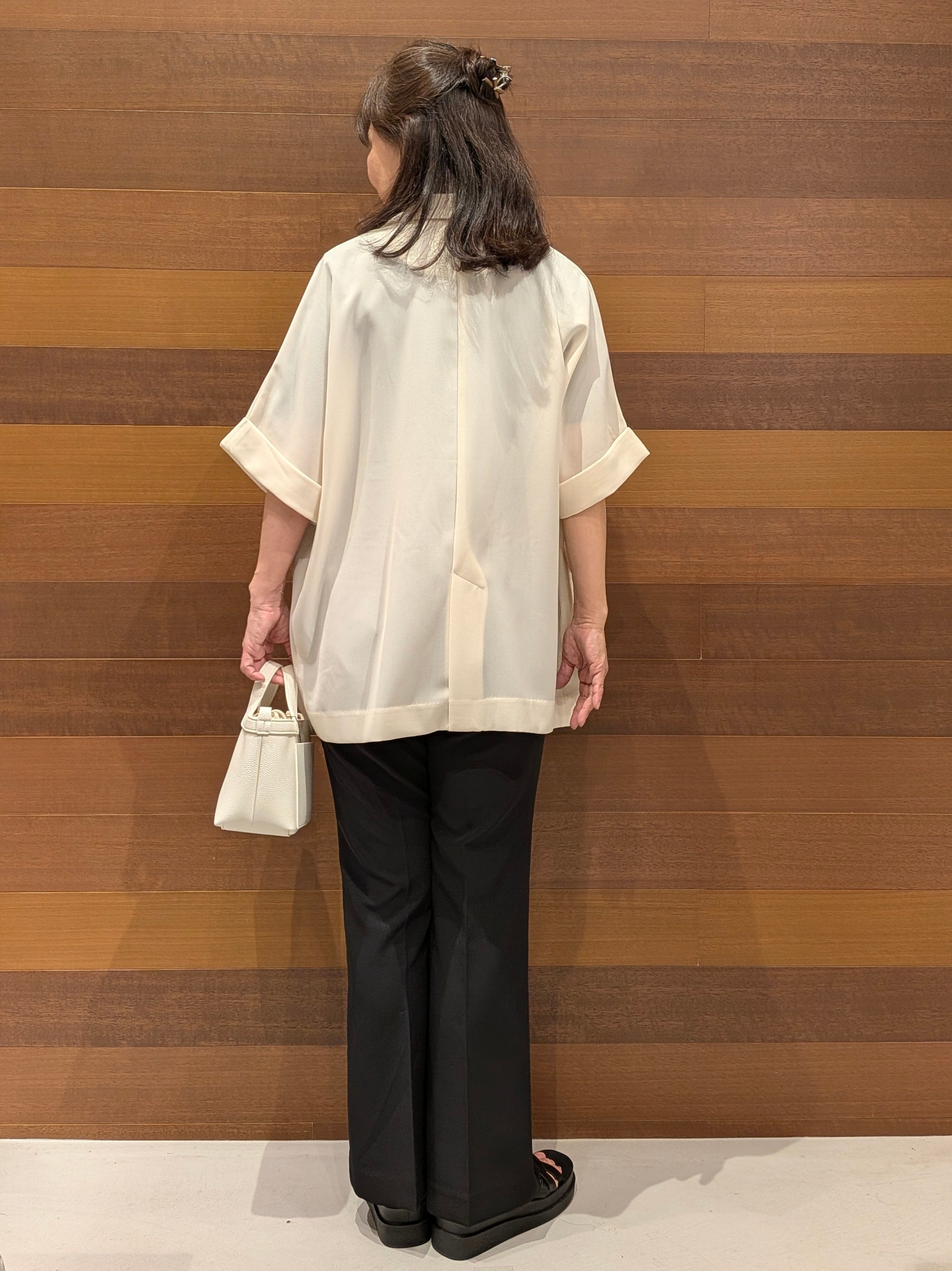 momoさんの「OPAQUE.CLIP｜【接触冷感／吸水速乾／防シワ】リネンライクテーラードジャケット《洗濯機OK》」を使ったコーディネート