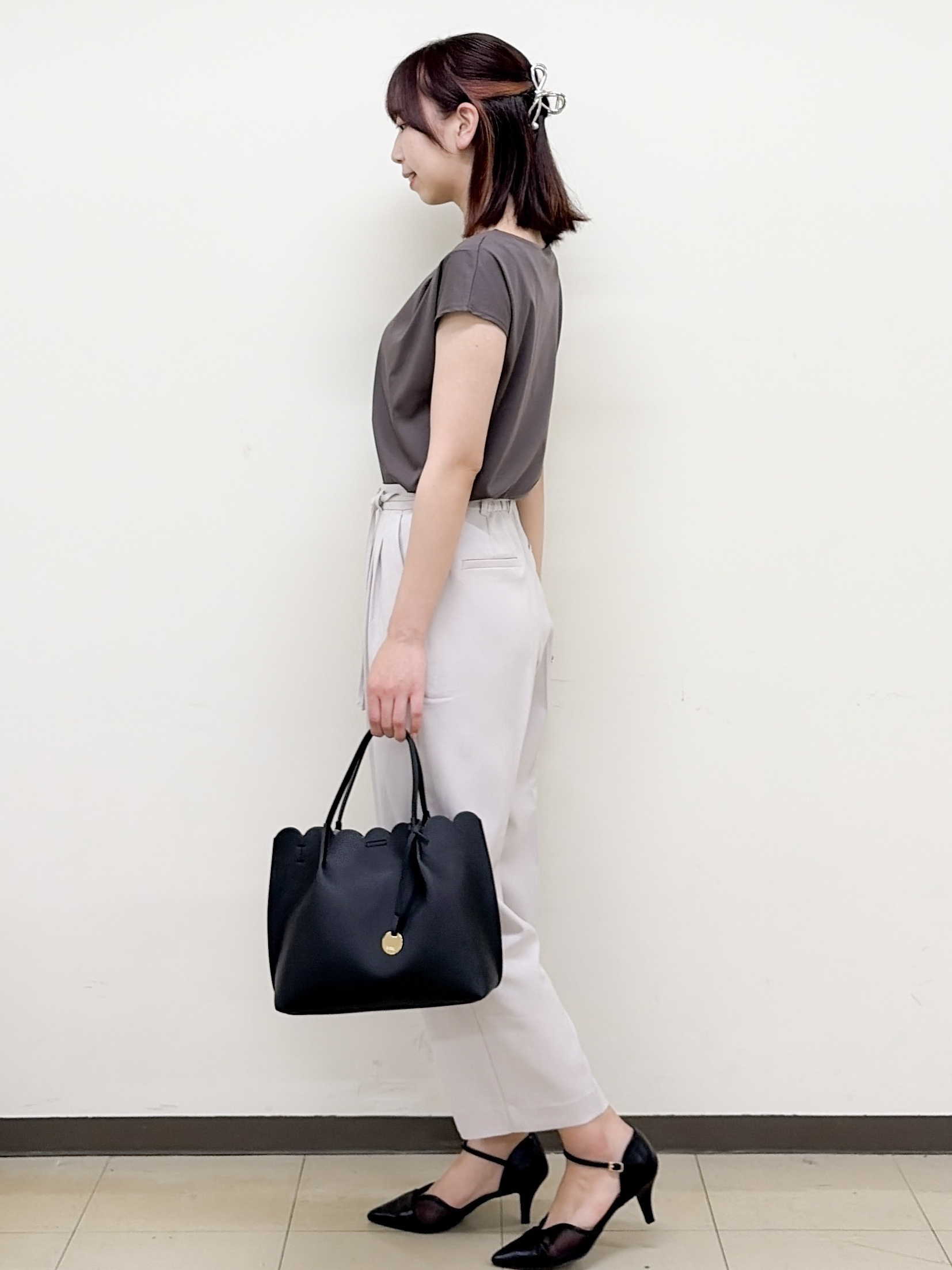 yurinaさんの「index｜【接触冷感】ビジューキーネックフレンチトップス《UVケア／洗濯機OK／XS～3L／8col》」を使ったコーディネート